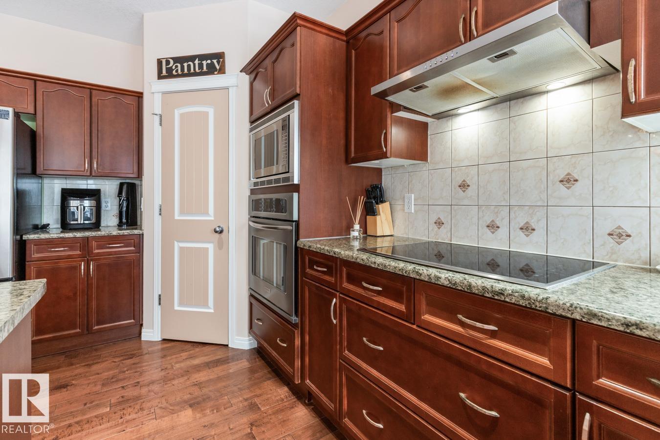 Photo 11 at 20515 91 Avenue NW, Suder Greens, Edmonton