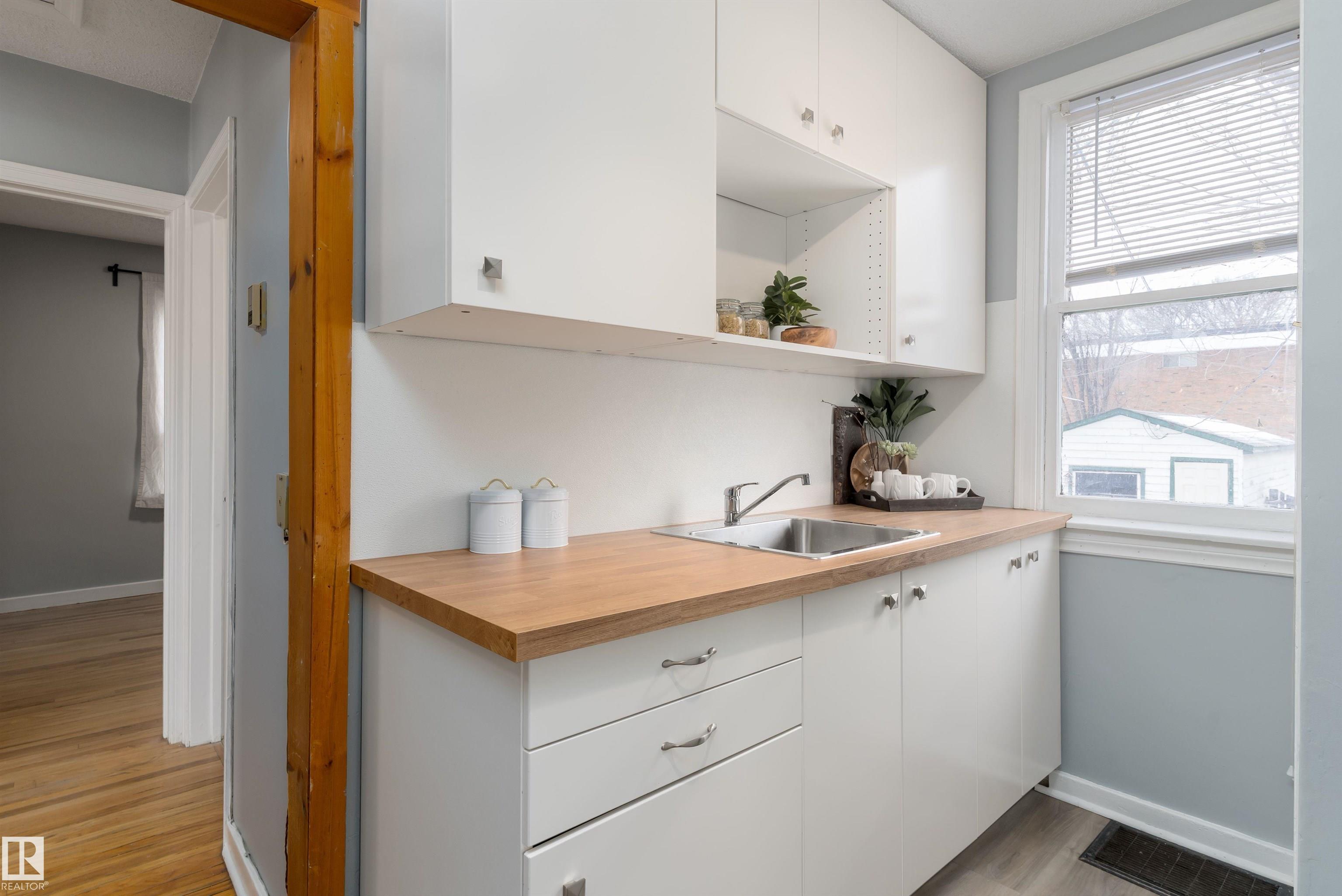 Photo 7 at 8971 81 Avenue NW, King Edward Park, Edmonton