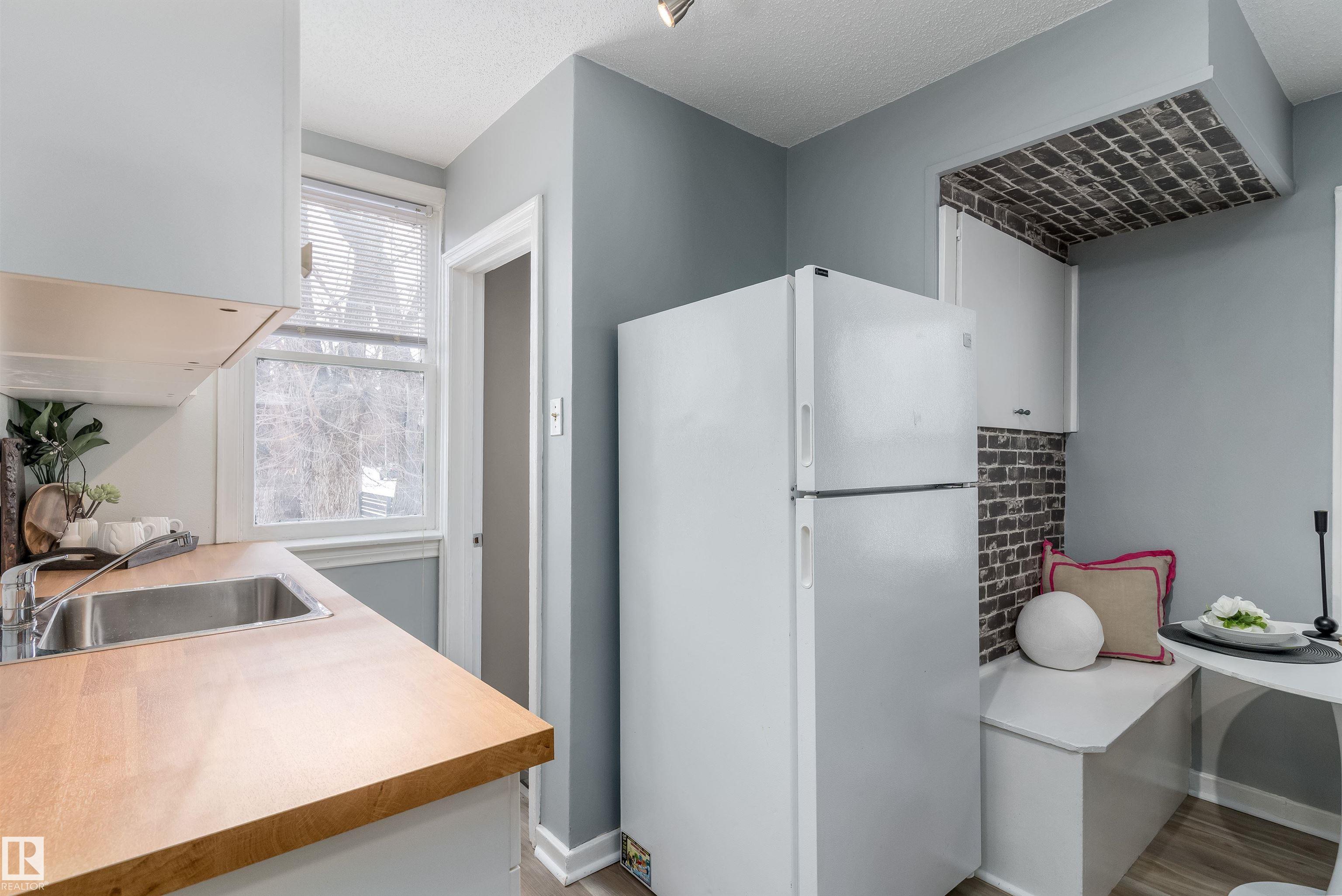 Photo 10 at 8971 81 Avenue NW, King Edward Park, Edmonton