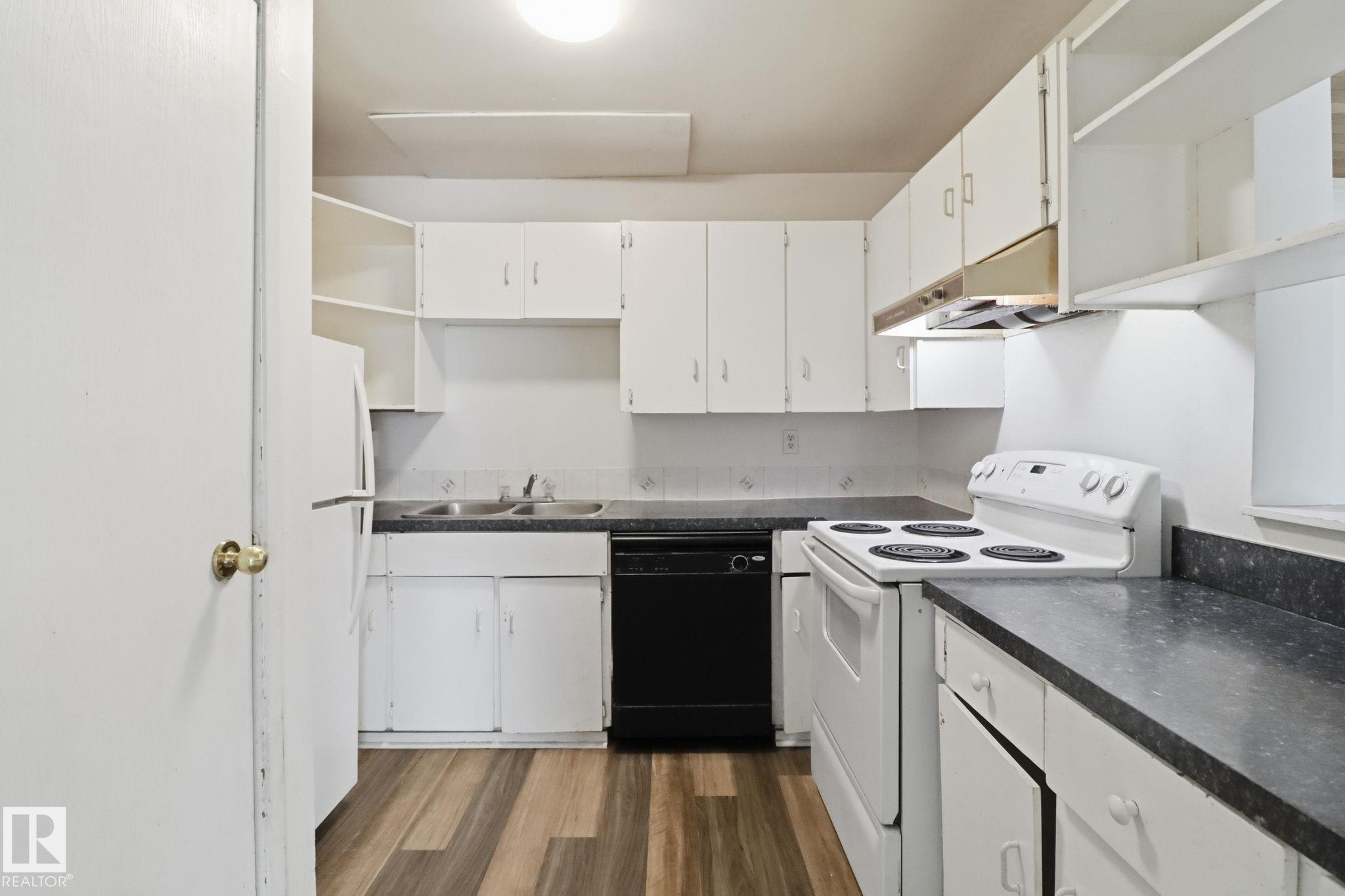 Photo 9 at 125 Marlborough Place NW, Ormsby Place, Edmonton