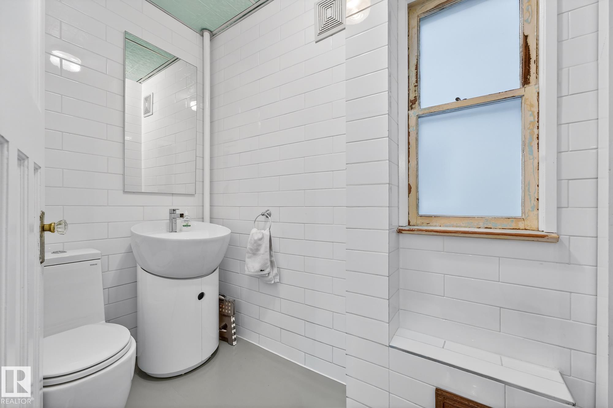 Photo 23 at 10523 127 Street NW, Westmount, Edmonton