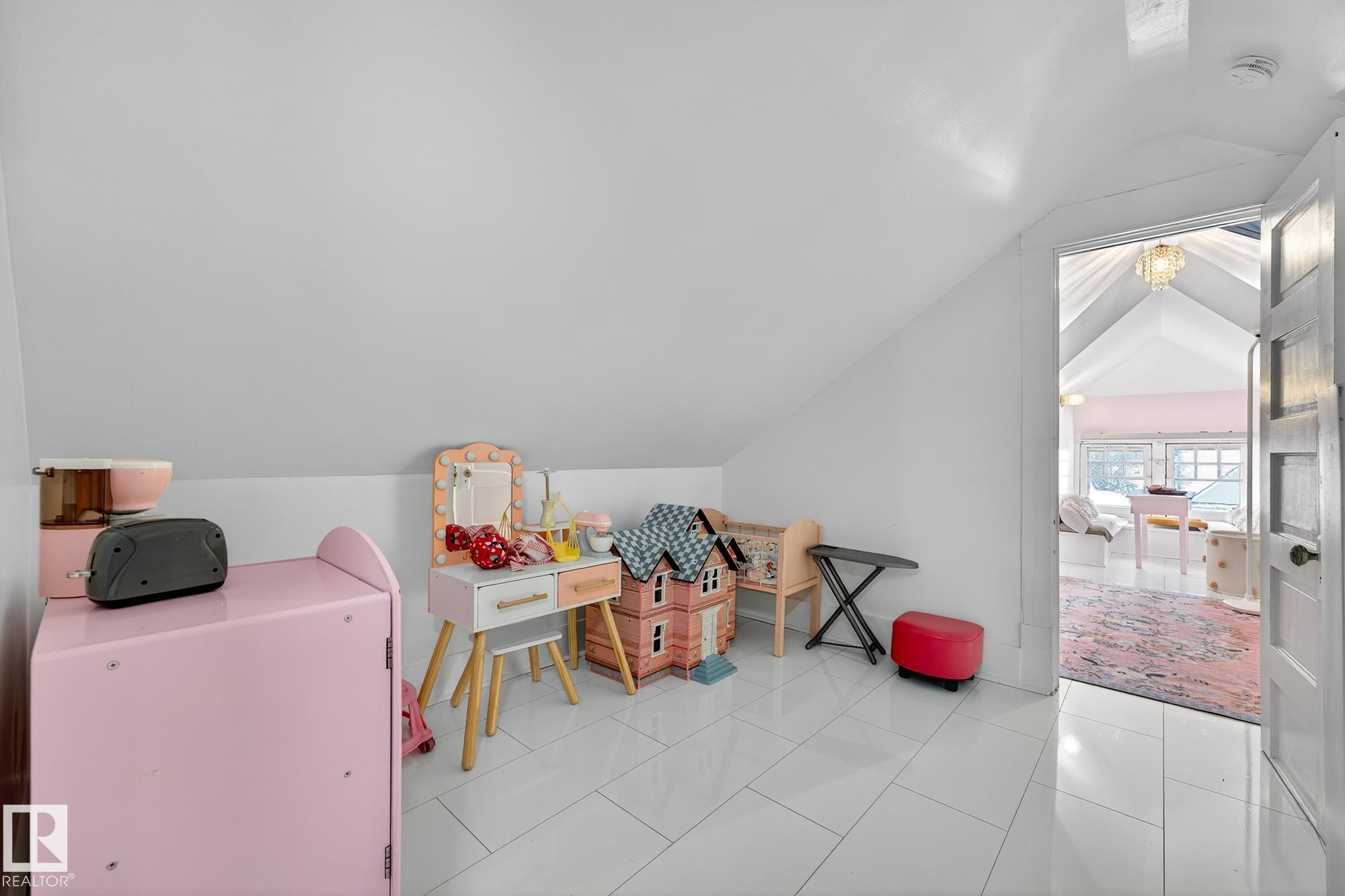 Photo 37 at 10523 127 Street NW, Westmount, Edmonton