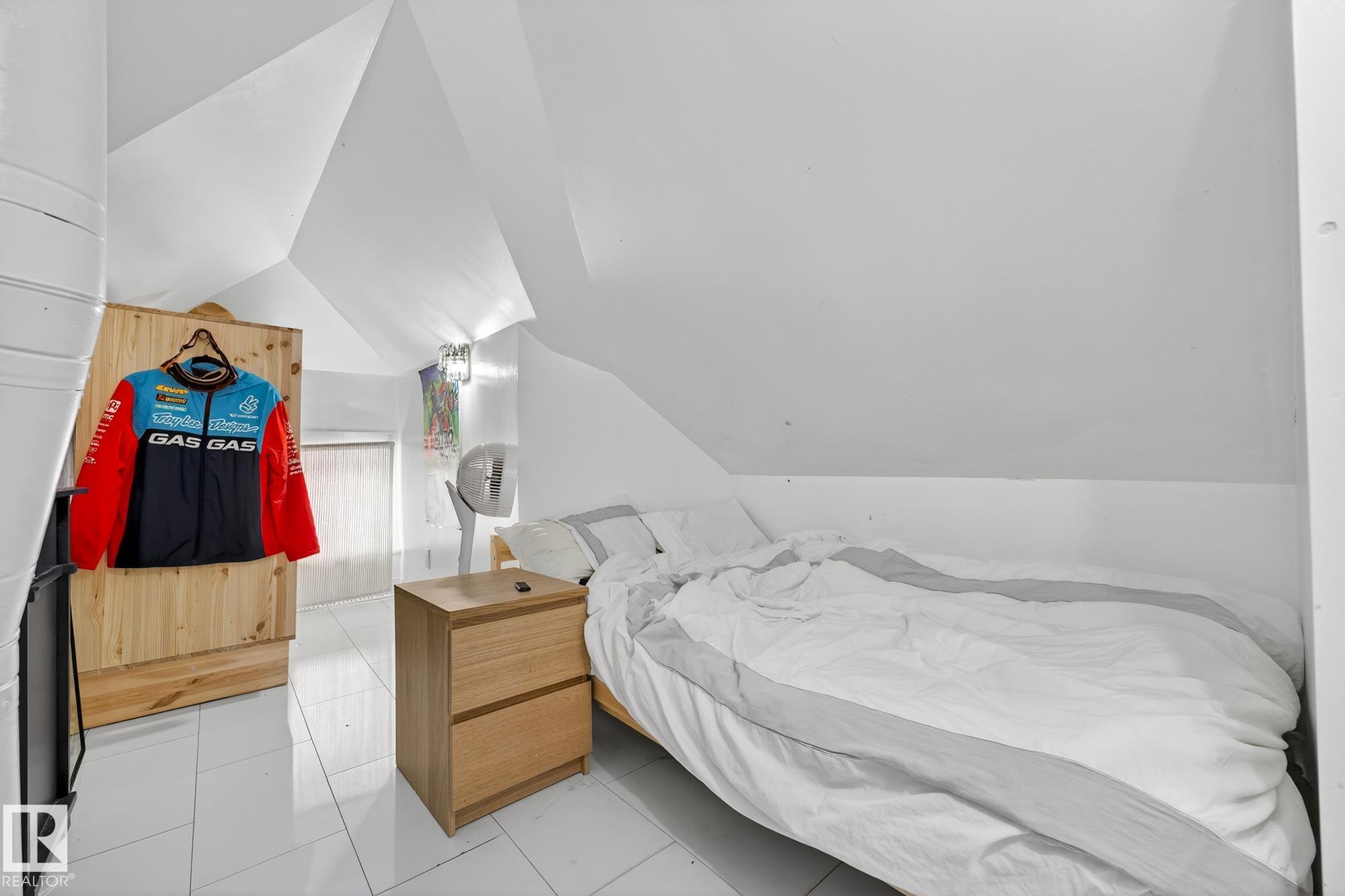 Photo 42 at 10523 127 Street NW, Westmount, Edmonton