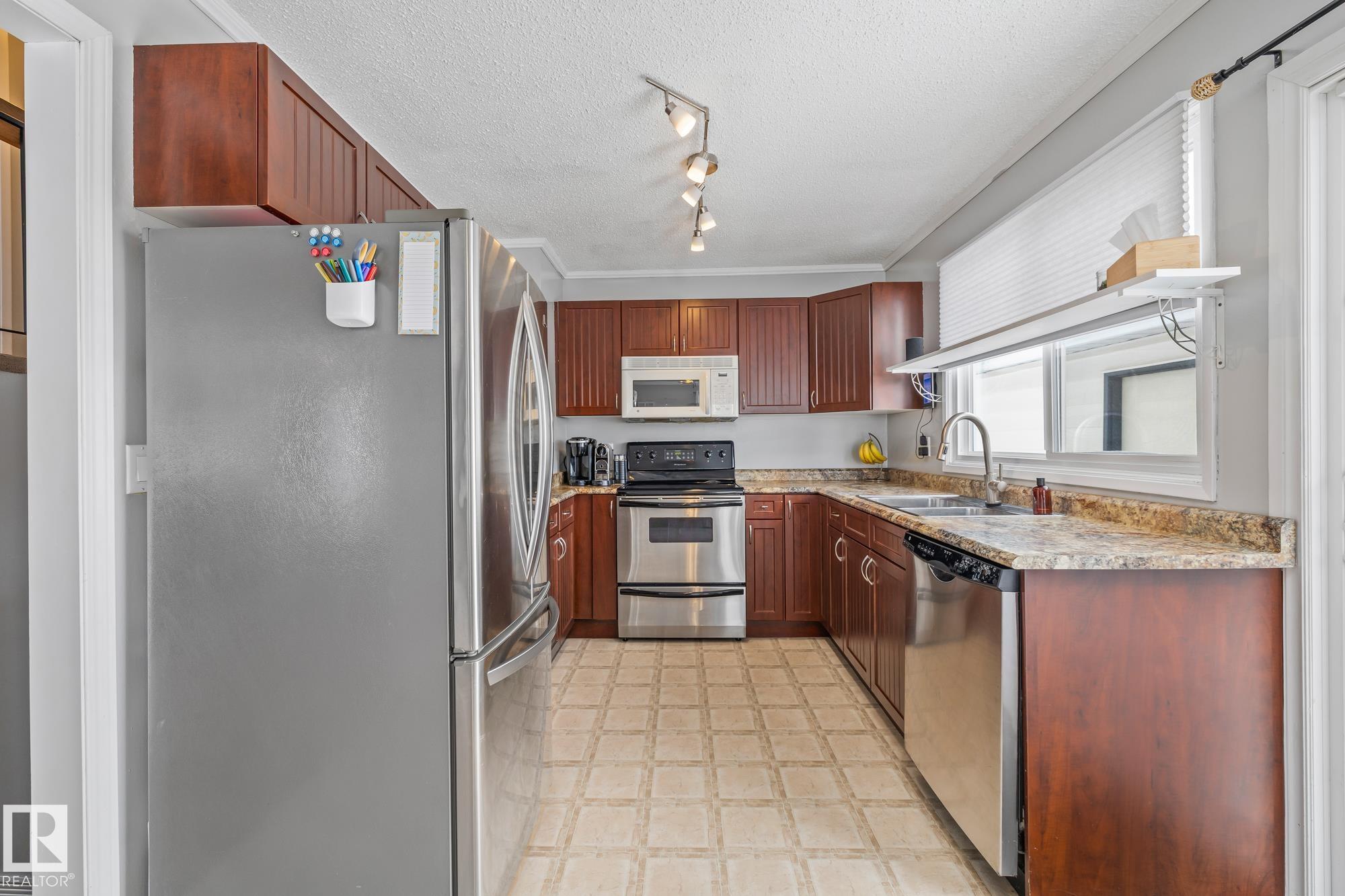 Photo 14 at 9406 99 Avenue, Morinville