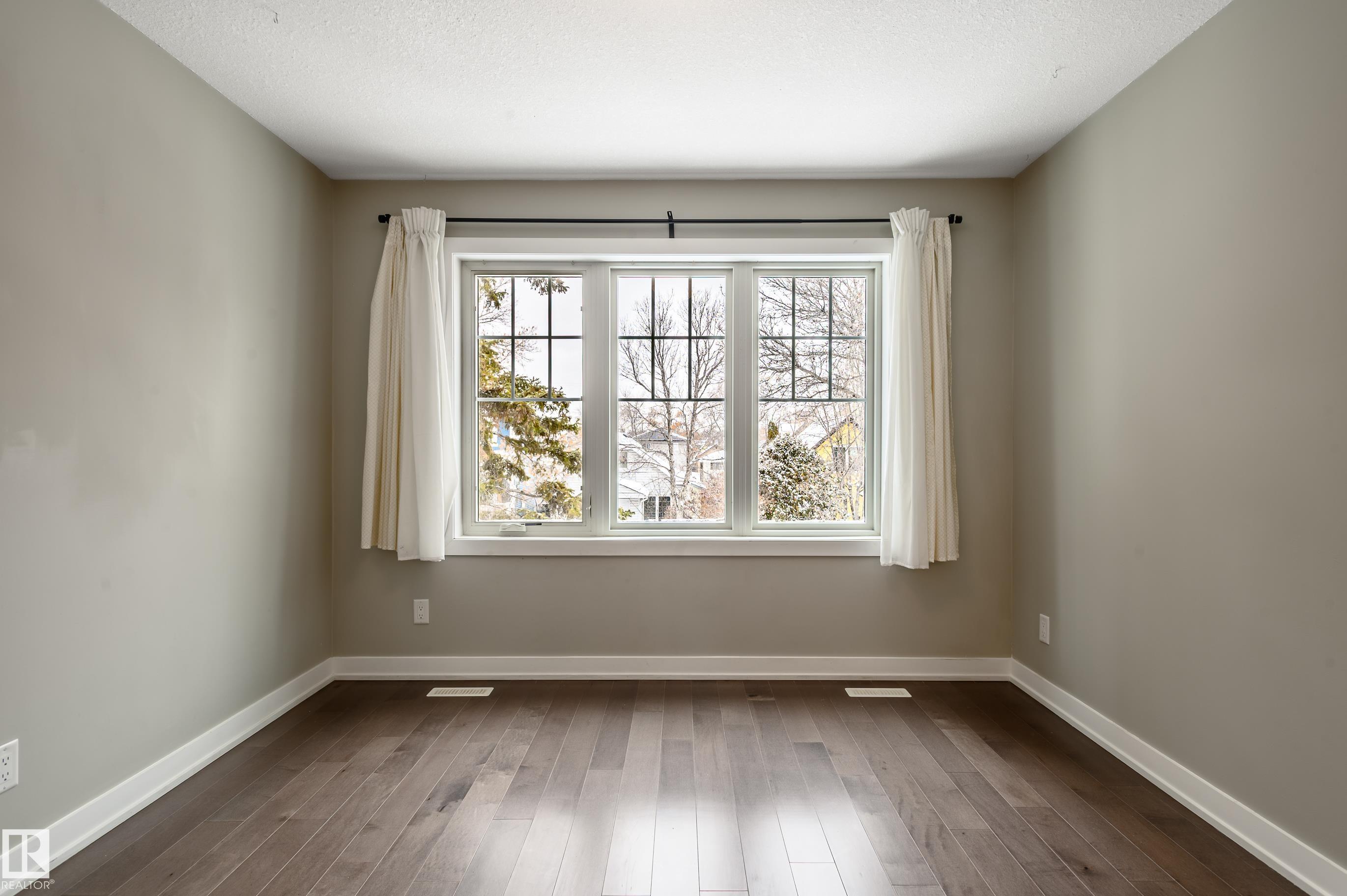 Photo 39 at 11617 93 Street NW, Alberta Avenue, Edmonton