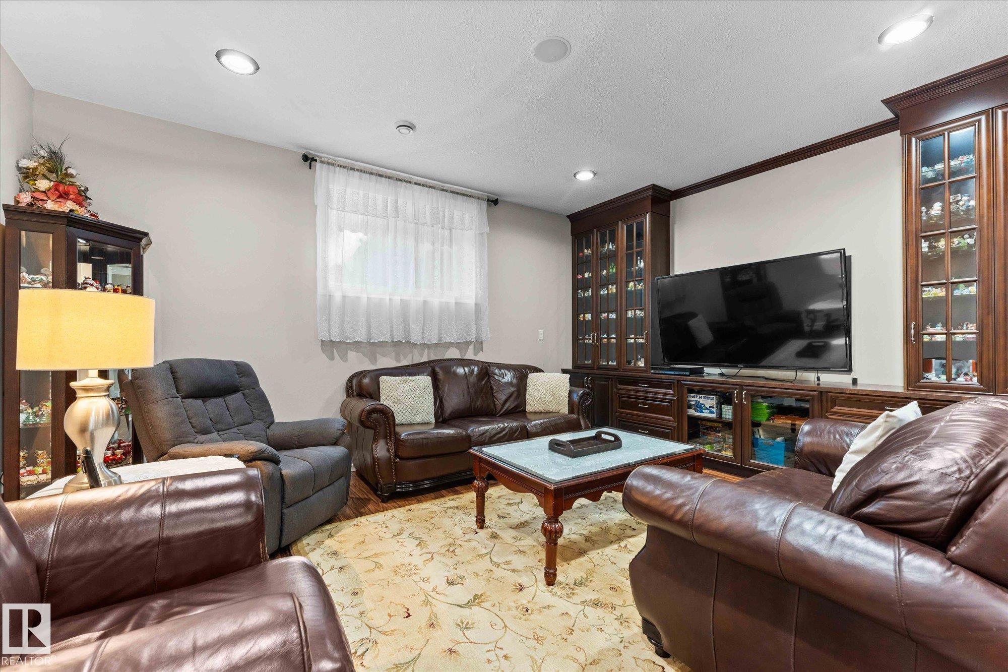 Photo 38 at 10516 158 Street NW, Britannia Youngstown, Edmonton