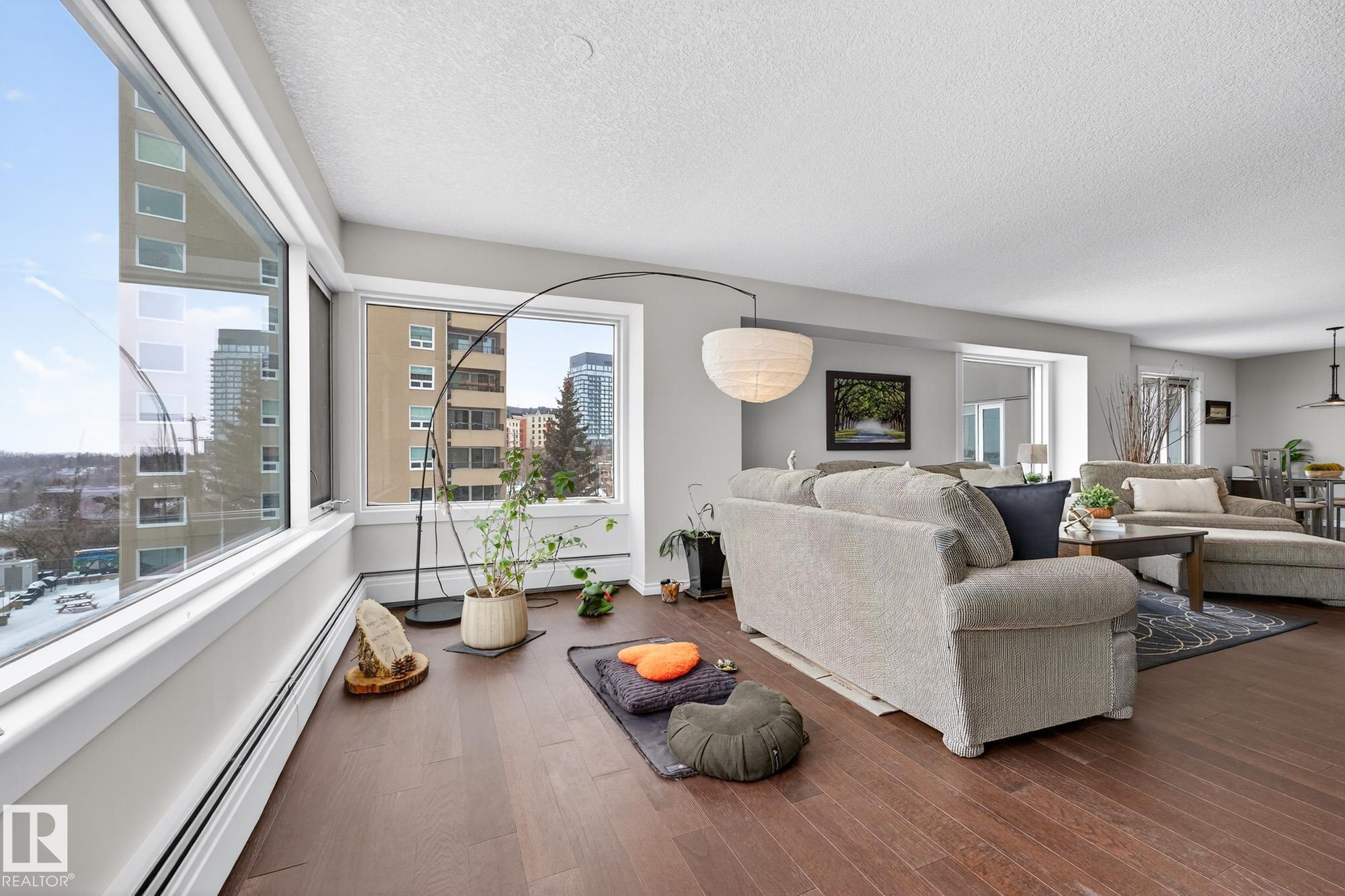 404 - 10011 123 Street NW, Wîhkwêntôwin, Edmonton