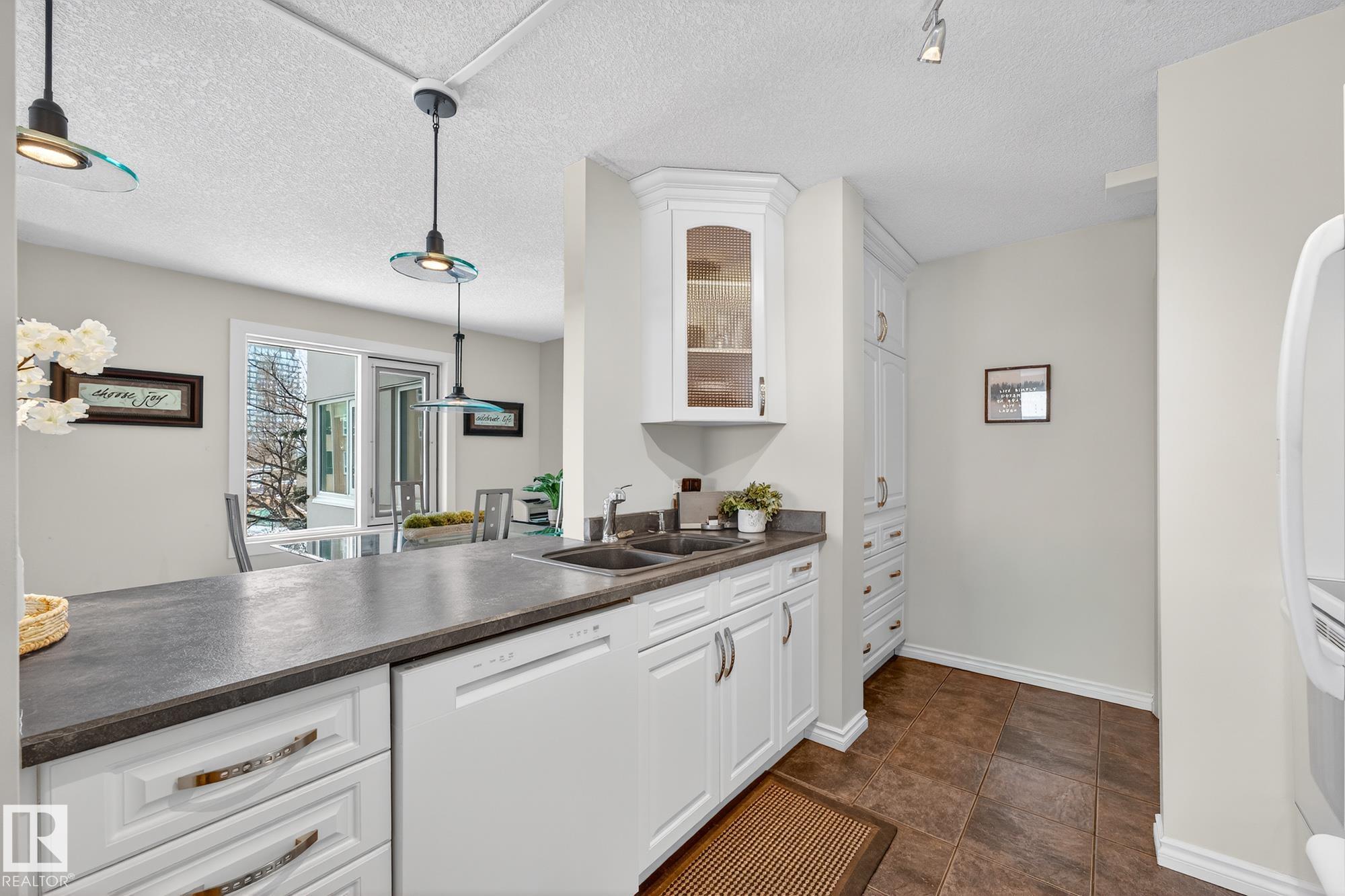 Photo 13 at 404 - 10011 123 Street NW, Wîhkwêntôwin, Edmonton