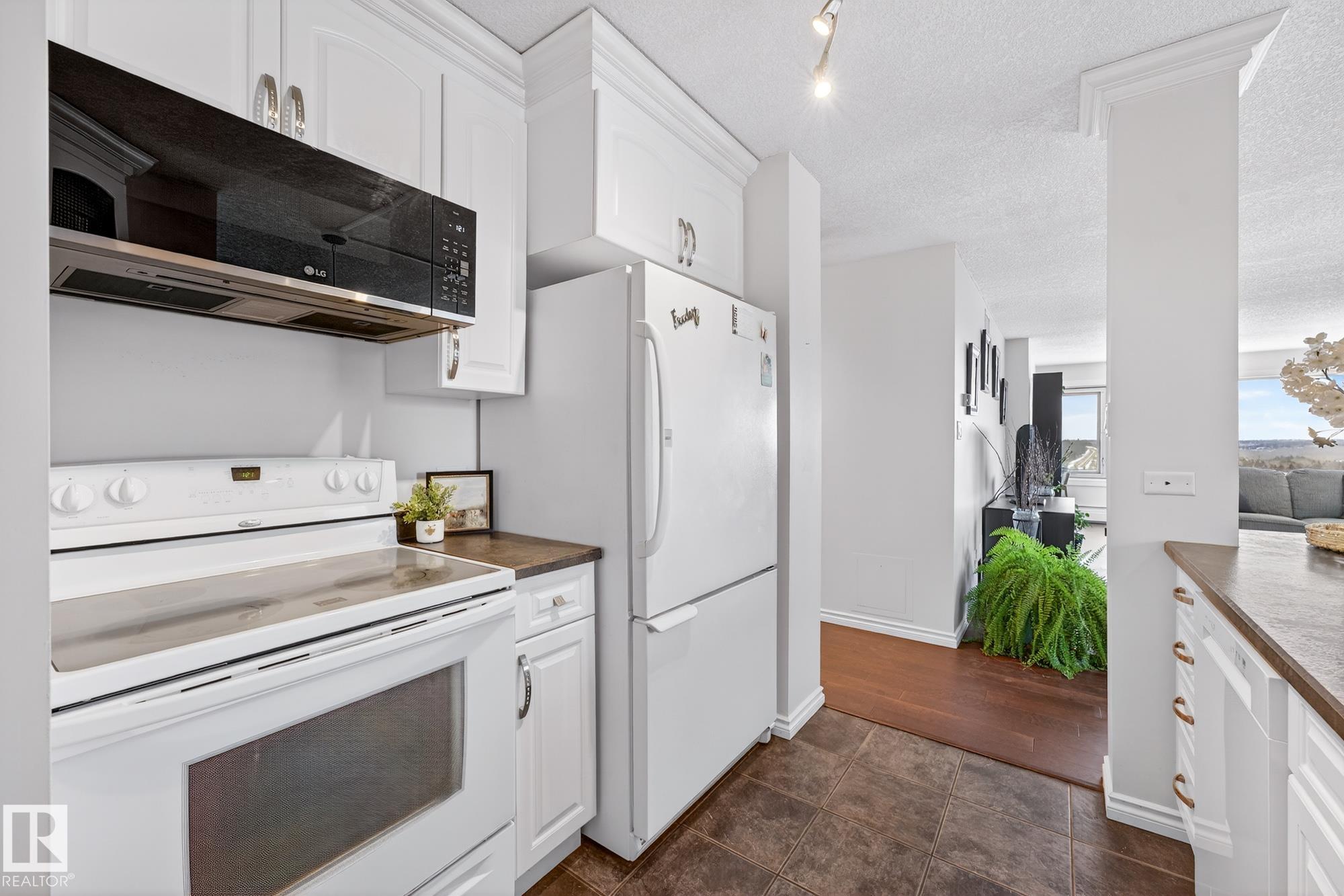 Photo 15 at 404 - 10011 123 Street NW, Wîhkwêntôwin, Edmonton