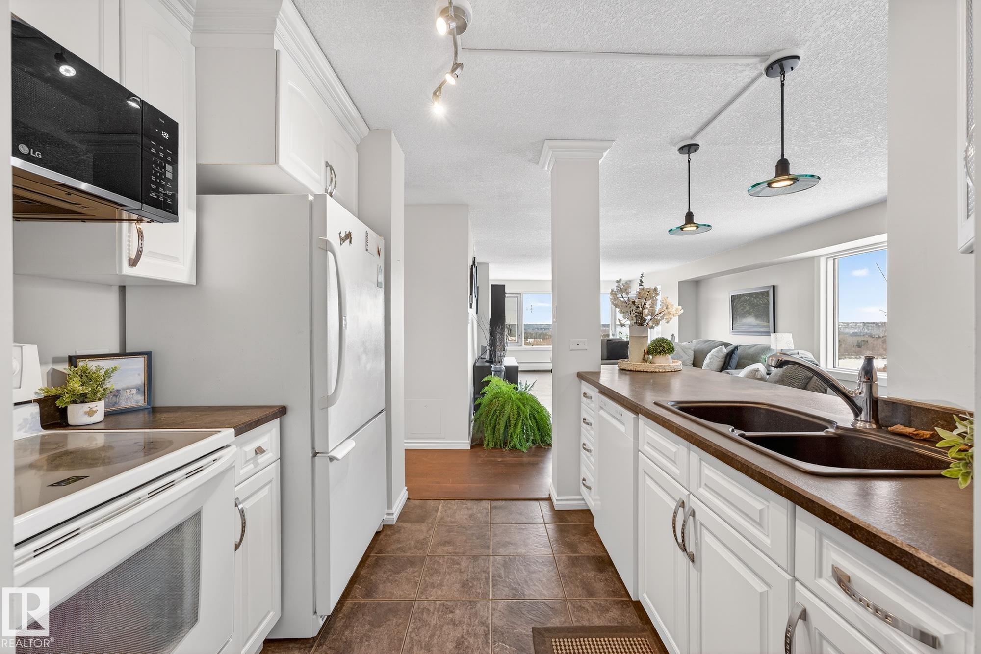 Photo 16 at 404 - 10011 123 Street NW, Wîhkwêntôwin, Edmonton