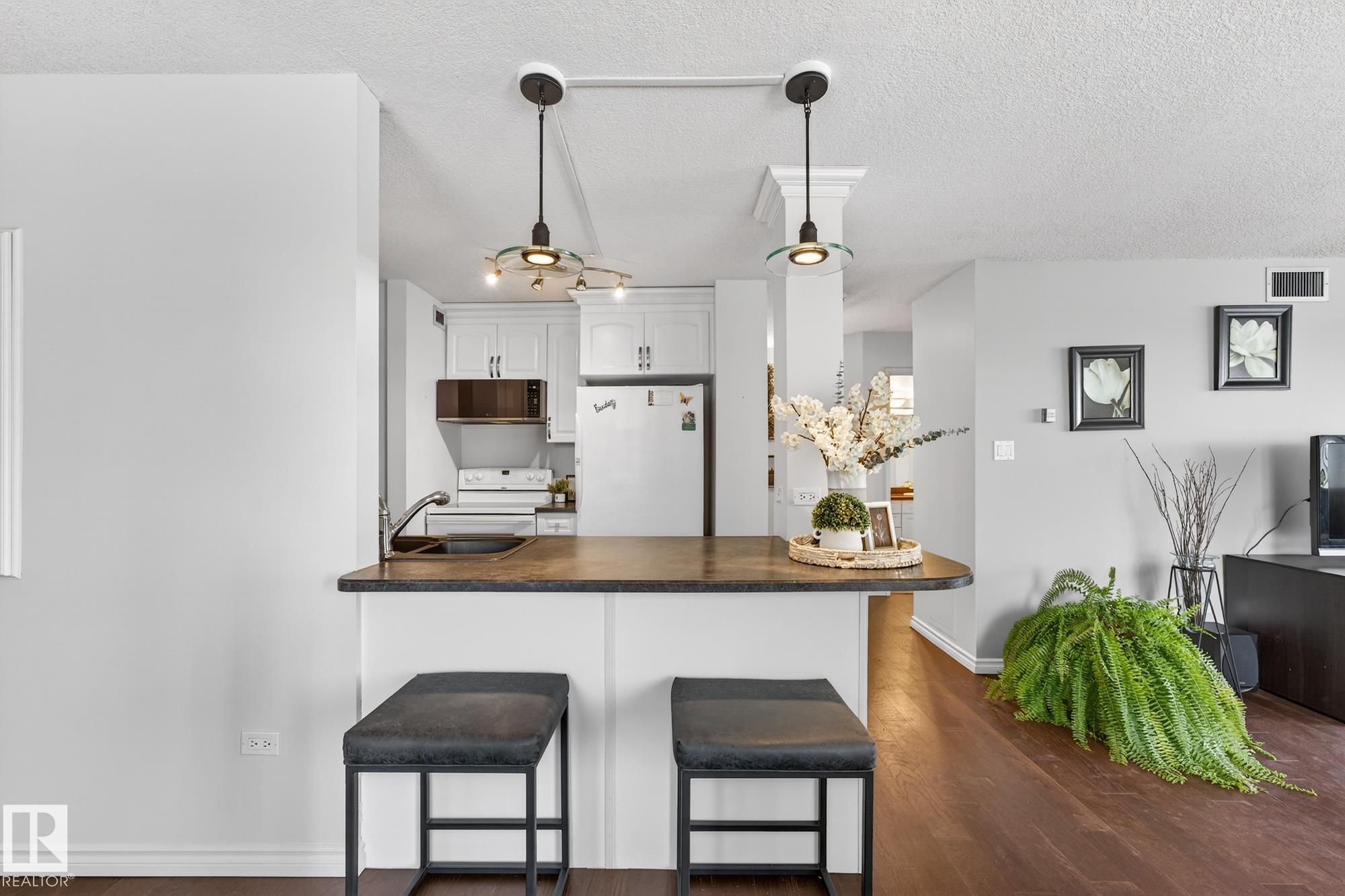 Photo 17 at 404 - 10011 123 Street NW, Wîhkwêntôwin, Edmonton