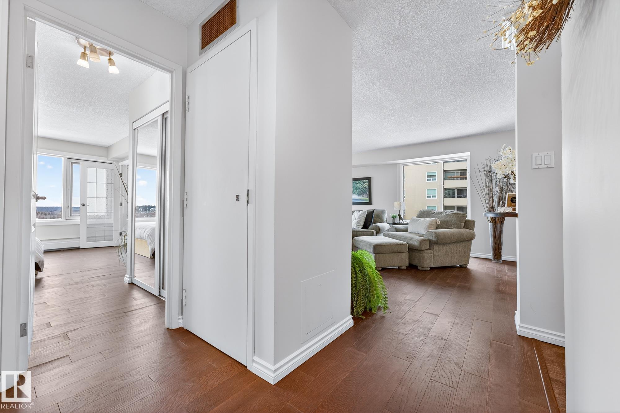 404 - 10011 123 Street NW, Wîhkwêntôwin, Edmonton