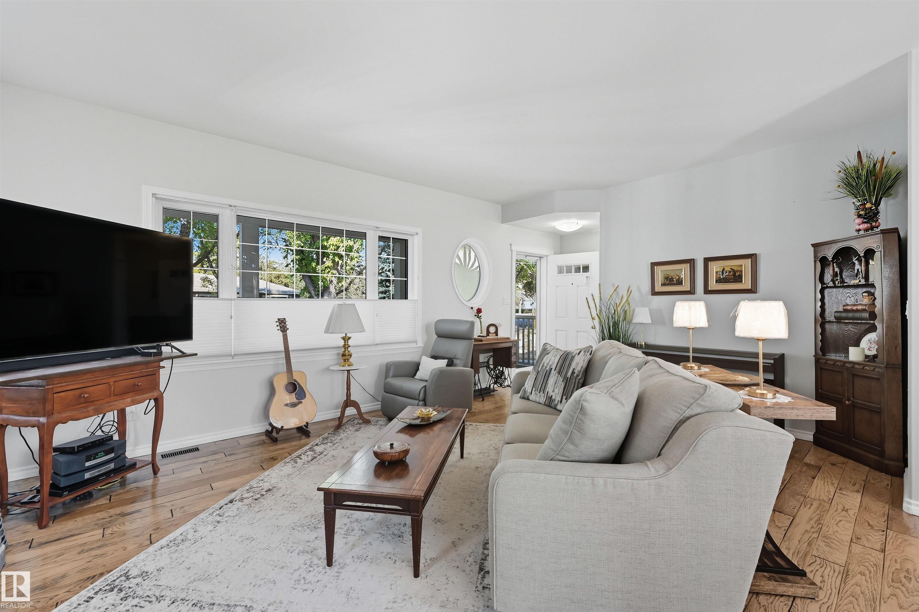 Photo 8 at 10915 62 Avenue NW, Parkallen, Edmonton