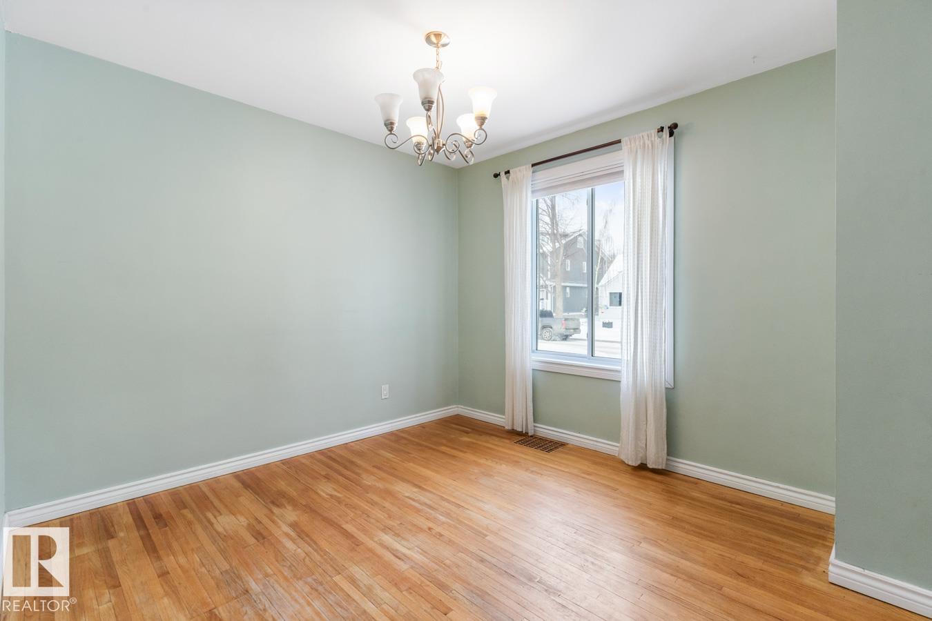 Photo 13 at 9535 69 Avenue NW, Hazeldean, Edmonton