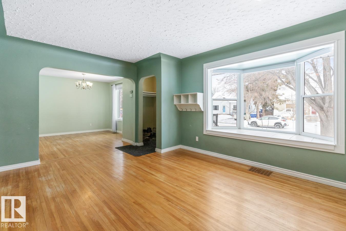 Photo 6 at 9535 69 Avenue NW, Hazeldean, Edmonton