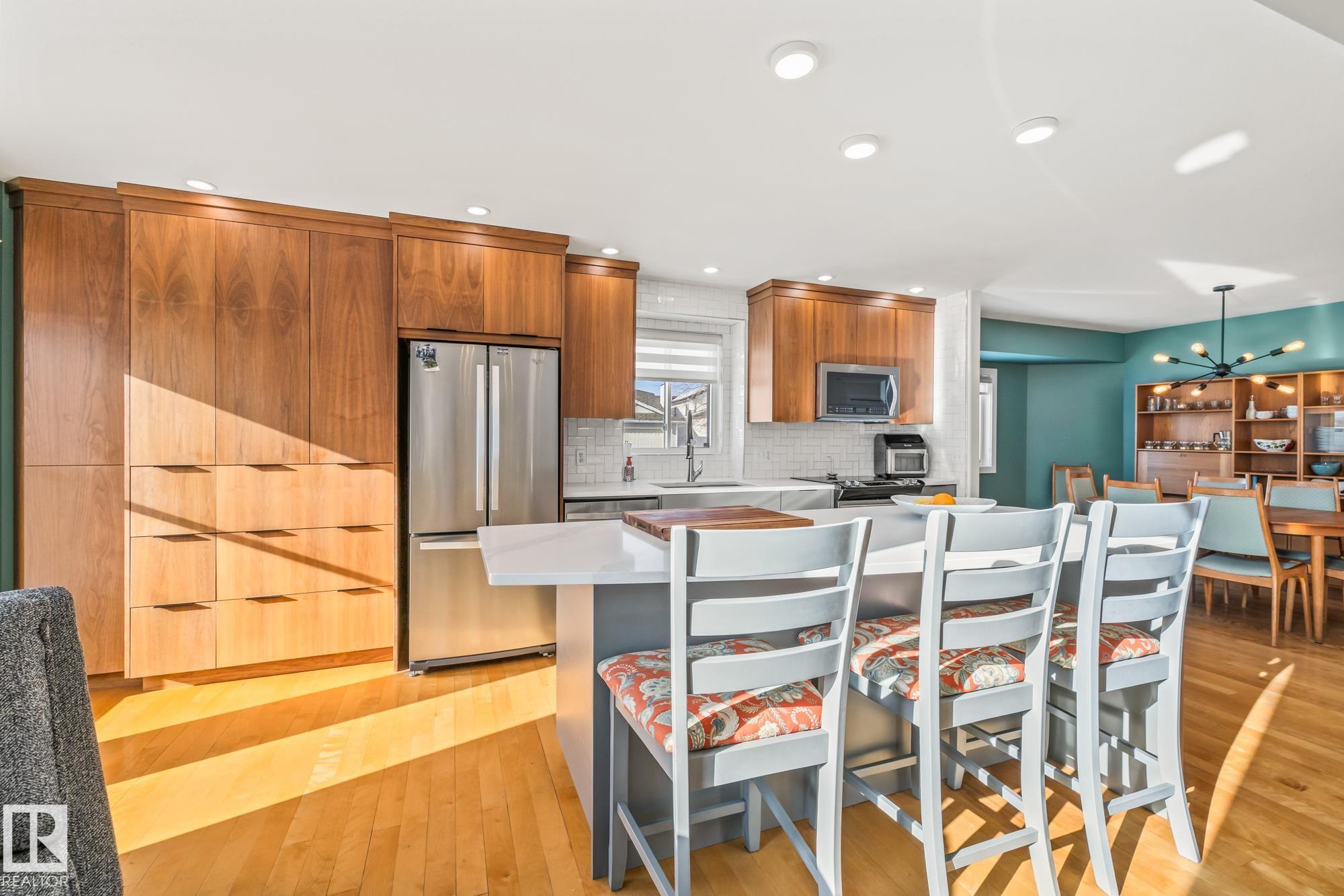 Photo 10 at 203 Bancroft Close NW, Breckenridge Greens, Edmonton