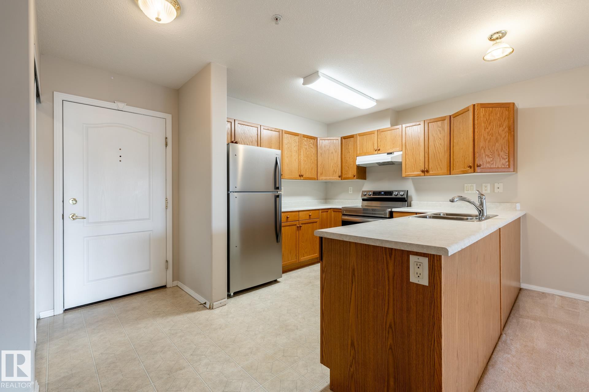 Photo 10 at 209 - 8912 156 Street NW, Meadowlark Park, Edmonton