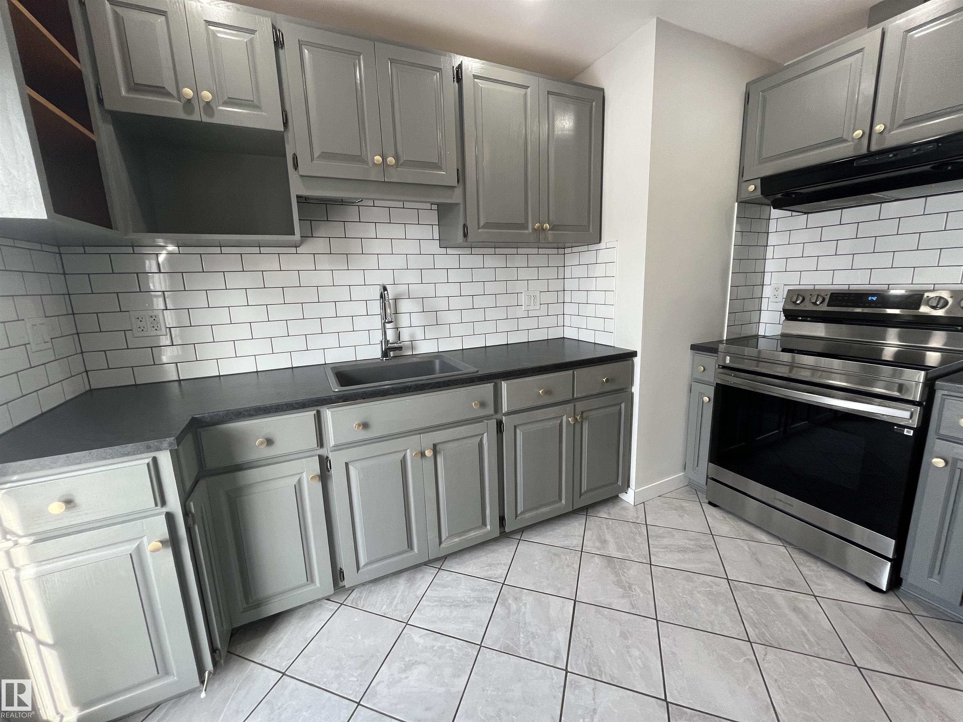 Photo 6 at 10832 163 Street NW, Mayfield, Edmonton