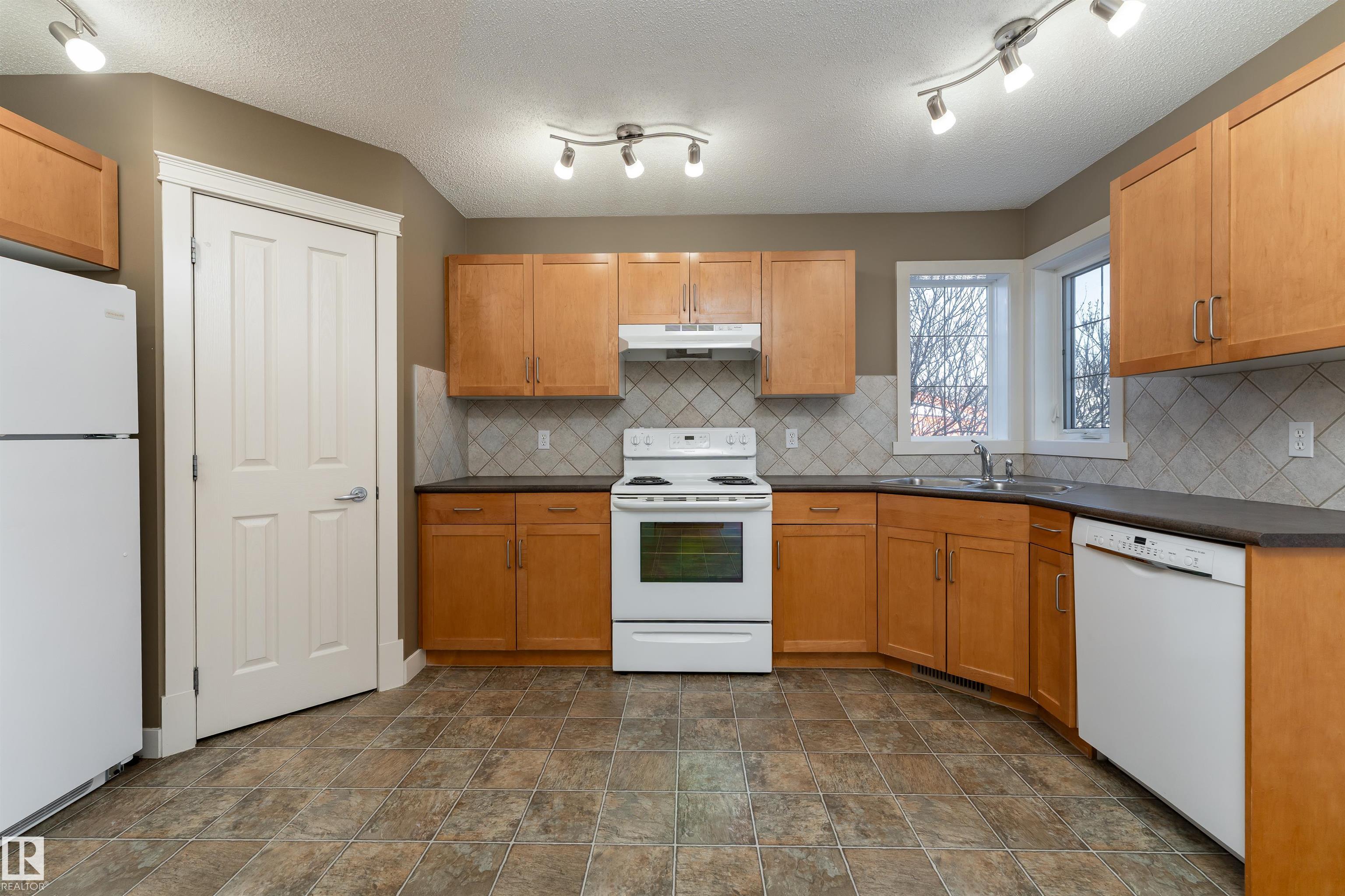 Photo 8 at 10904 72 Avenue NW, McKernan, Edmonton