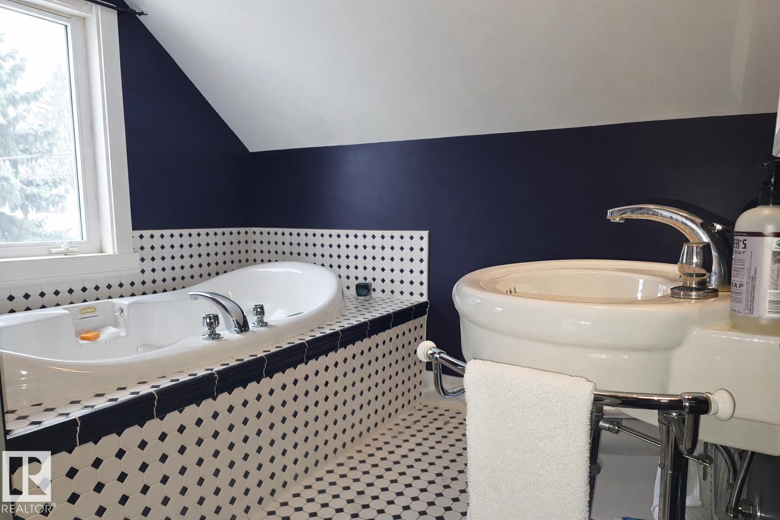 Photo 27 at 10922 66 Avenue NW, Parkallen, Edmonton