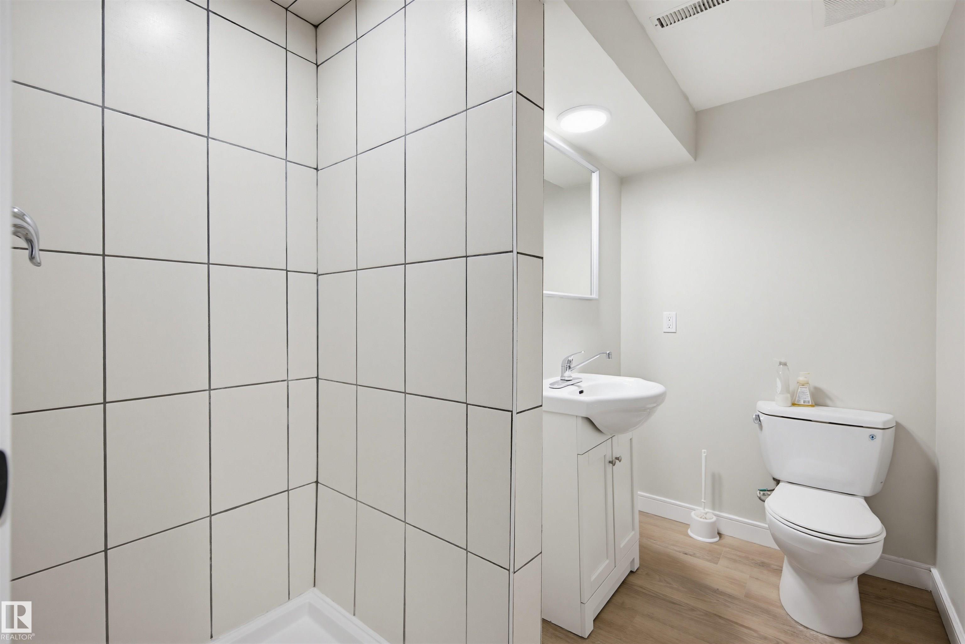 Photo 34 at 11330 67 Street NW, Bellevue, Edmonton