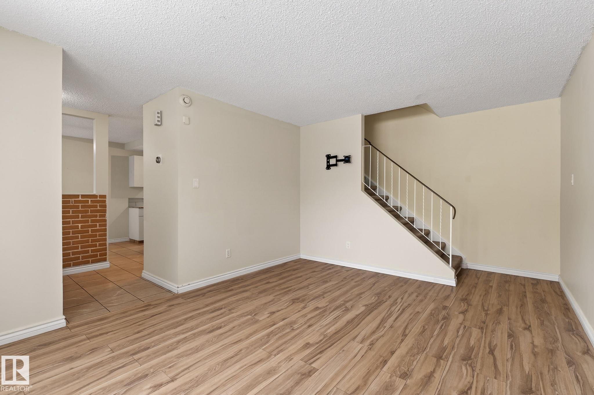 Photo 11 at 14423 54 Street NW, Casselman, Edmonton