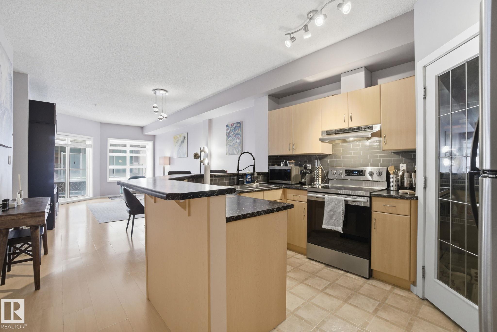 Photo 11 at 205 - 9910 111 Street NW, Wîhkwêntôwin, Edmonton