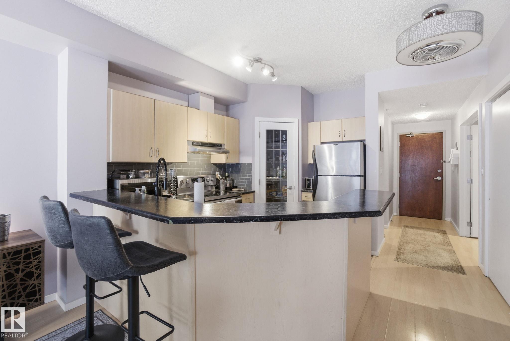 Photo 10 at 205 - 9910 111 Street NW, Wîhkwêntôwin, Edmonton