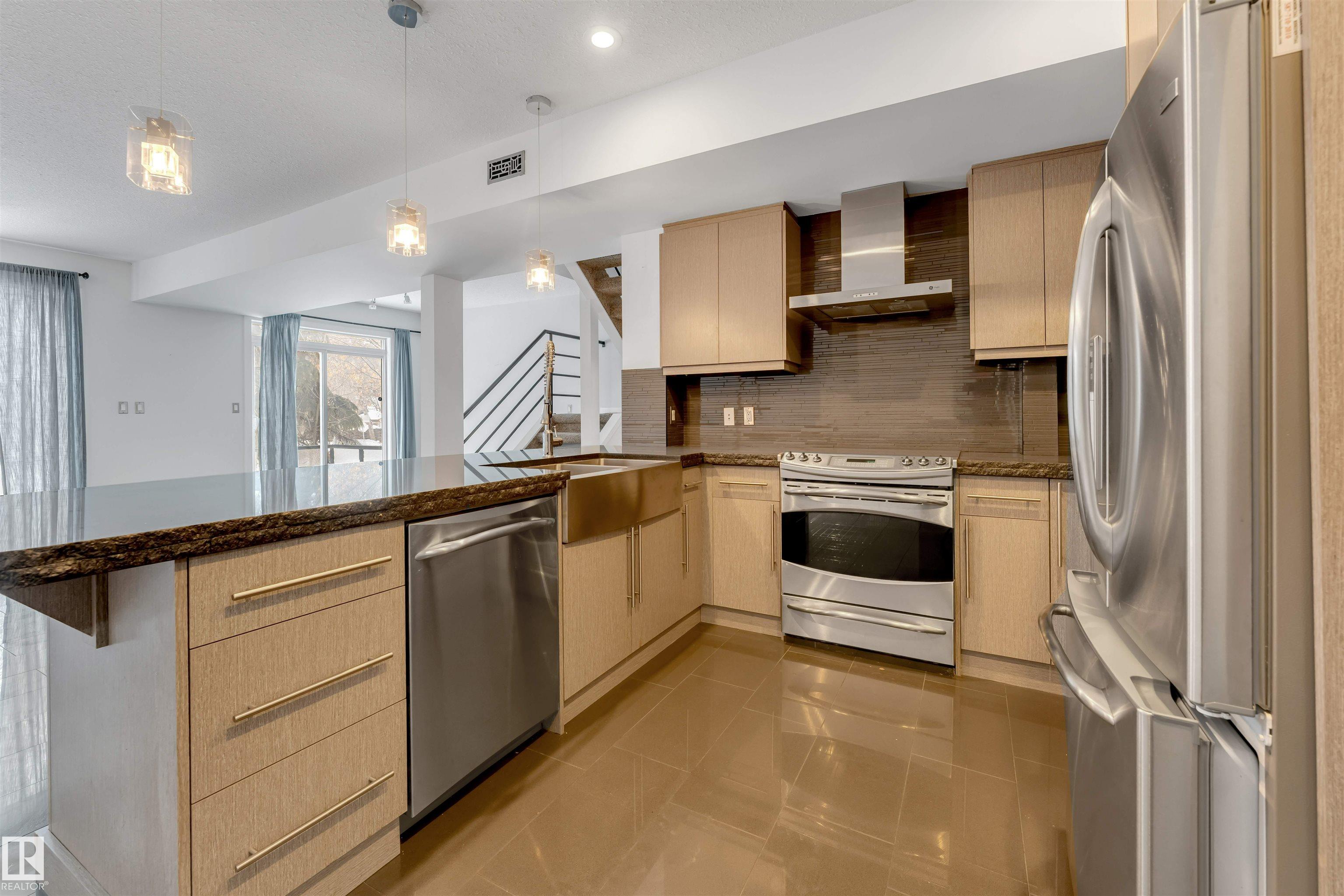 102 - 10711 83 Avenue NW, Garneau, Edmonton