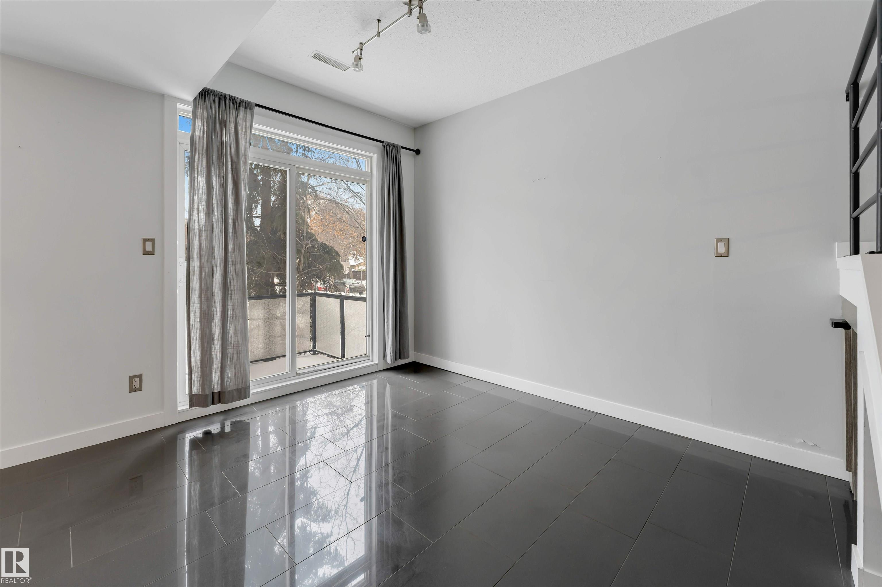 Photo 9 at 102 - 10711 83 Avenue NW, Garneau, Edmonton