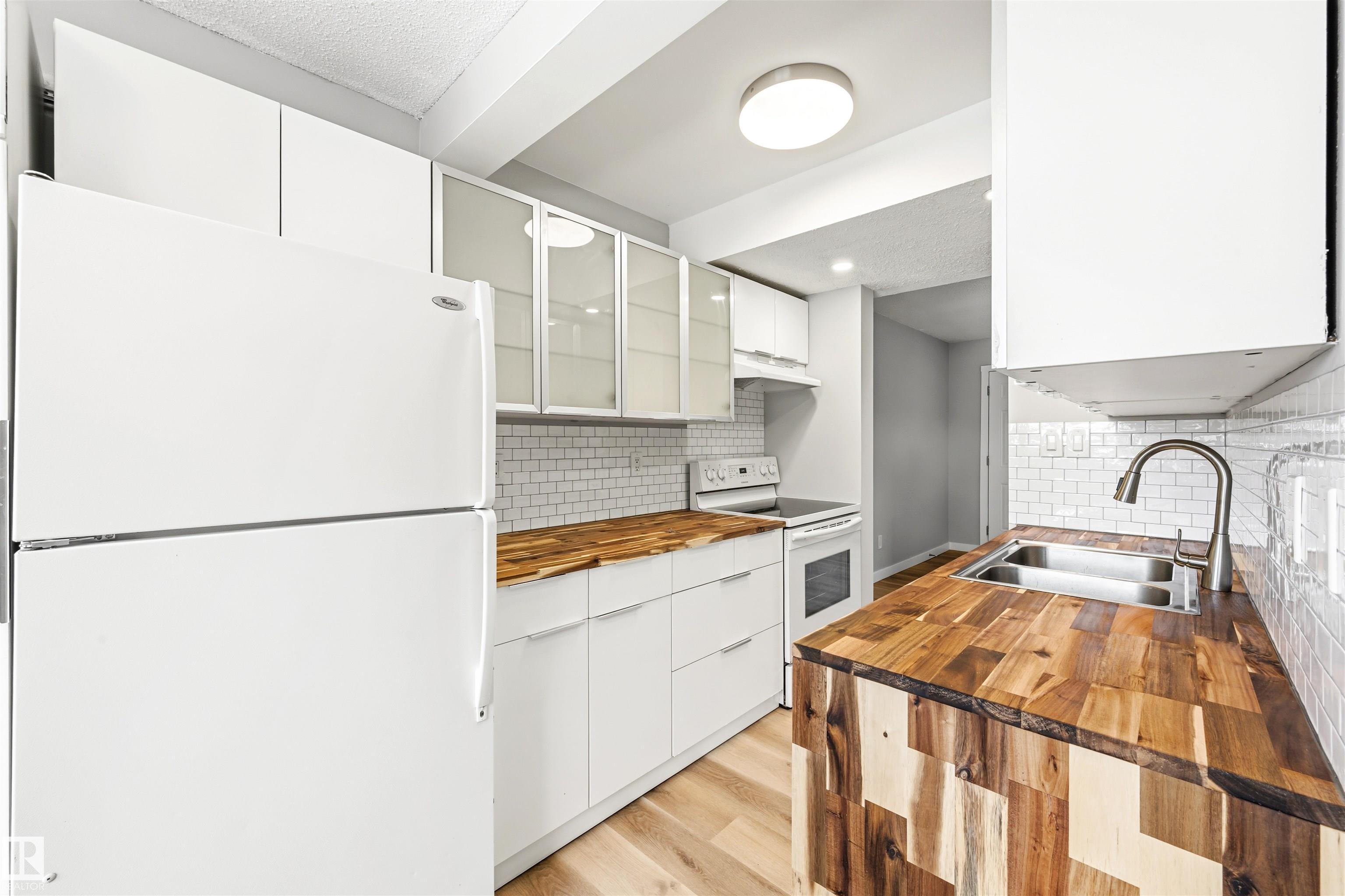 Photo 9 at 655 Abbottsfield Road NW, Abbottsfield, Edmonton