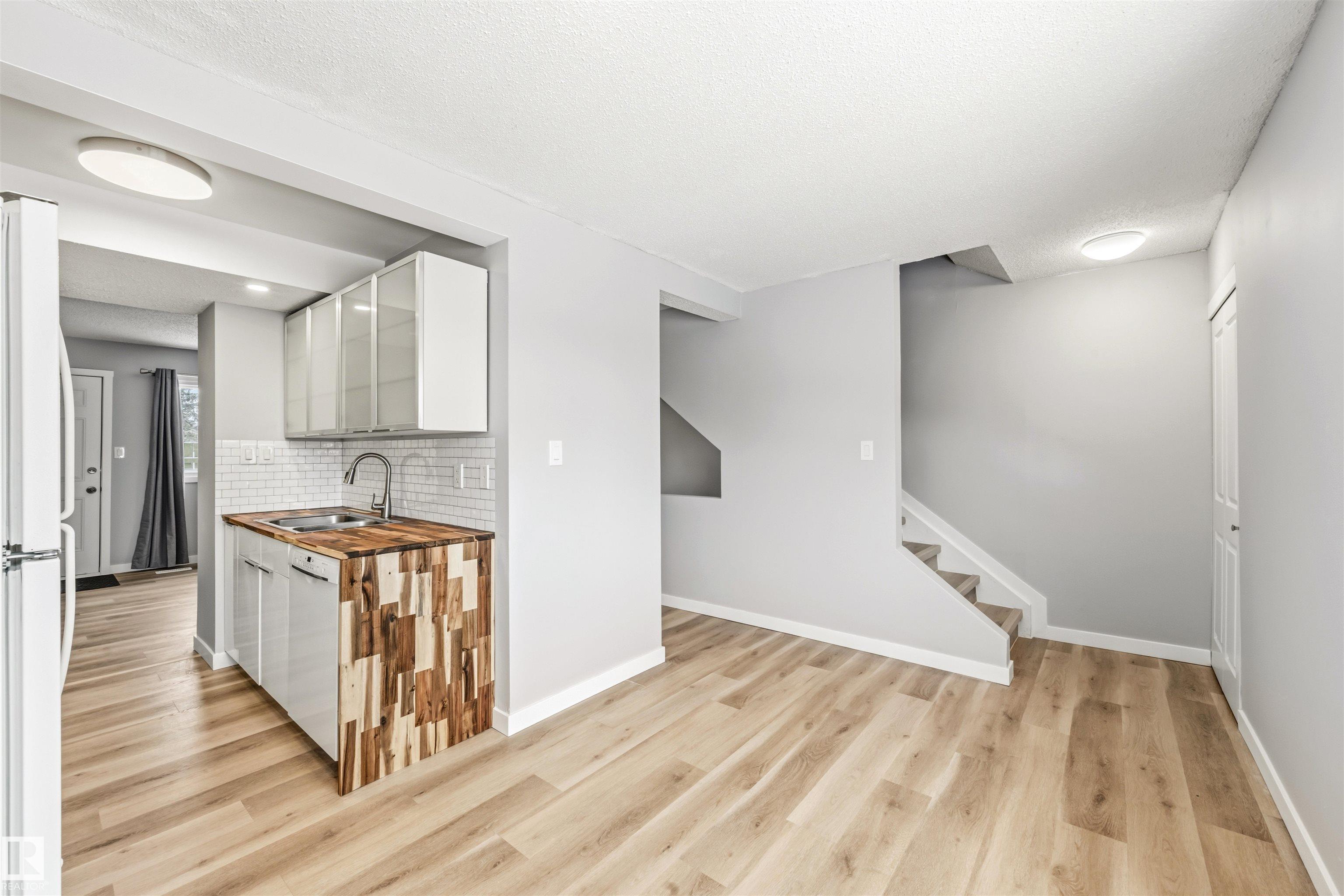 Photo 10 at 655 Abbottsfield Road NW, Abbottsfield, Edmonton