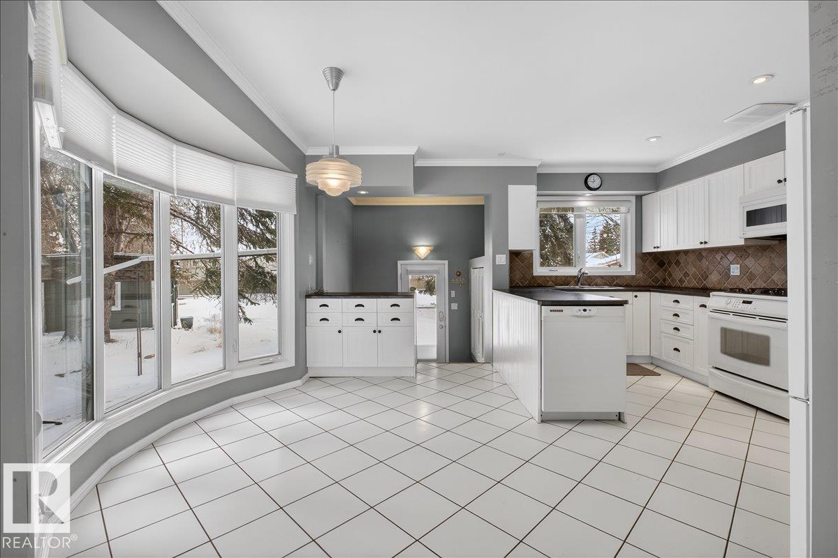 Photo 12 at 9415 128a Avenue NW, Killarney, Edmonton