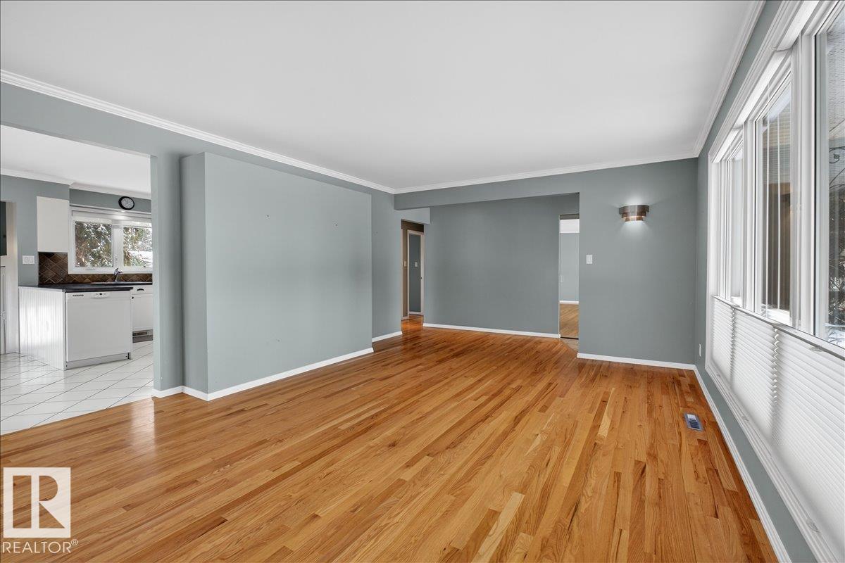 Photo 19 at 9415 128a Avenue NW, Killarney, Edmonton