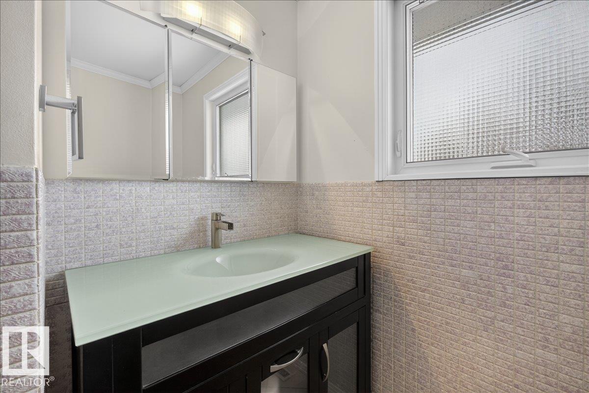 Photo 29 at 9415 128a Avenue NW, Killarney, Edmonton