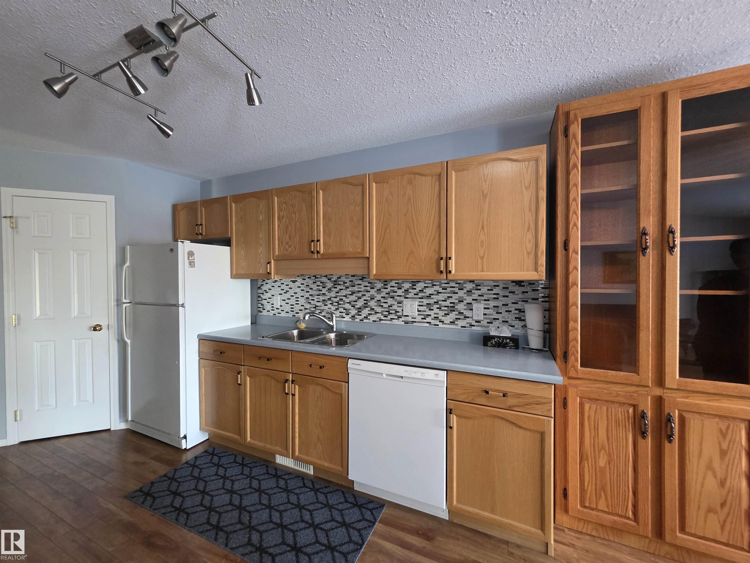 Photo 12 at 208 Ravine villa(s), Bridgeport, Leduc