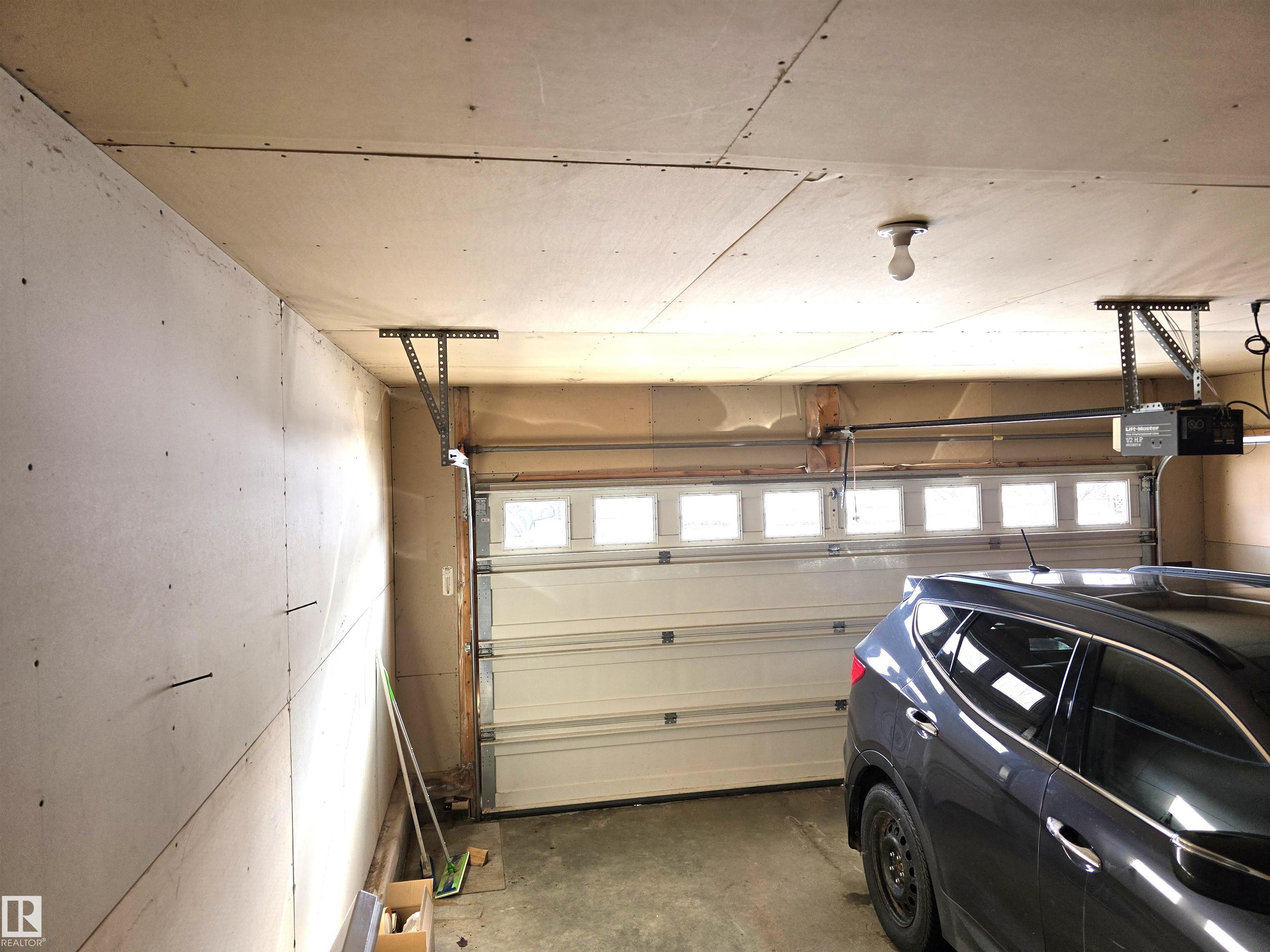 Photo 25 at 208 Ravine villa(s), Bridgeport, Leduc