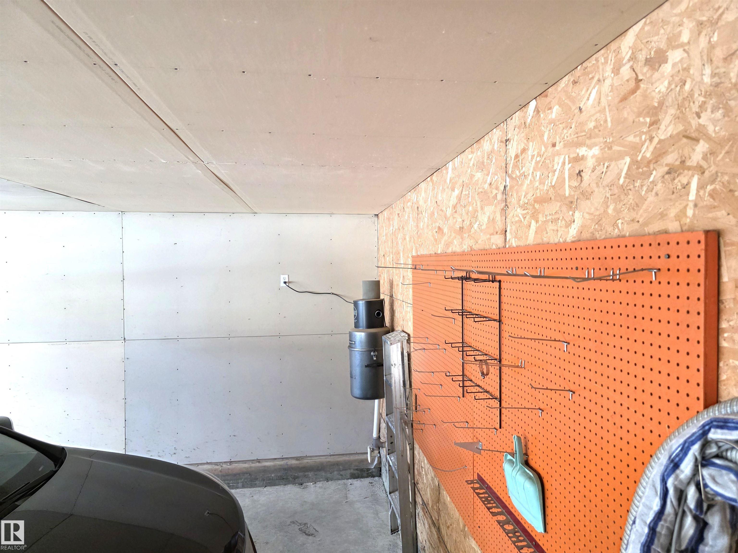 Photo 26 at 208 Ravine villa(s), Bridgeport, Leduc