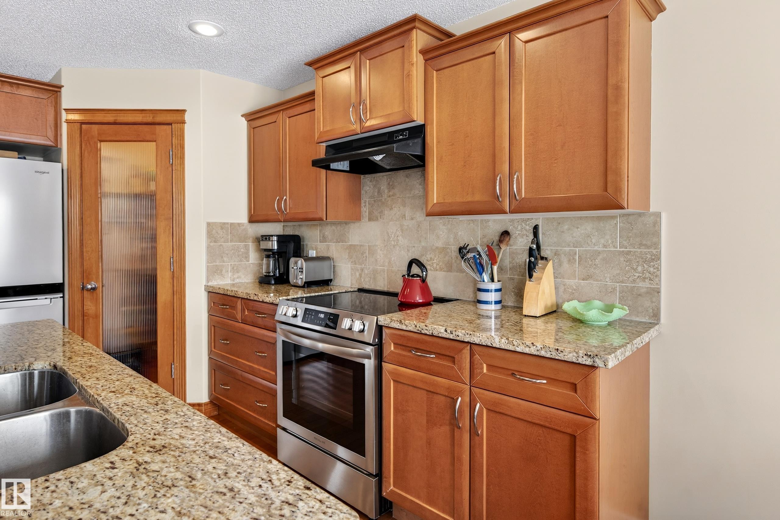 Photo 11 at 14036 145 Avenue NW, Cumberland, Edmonton