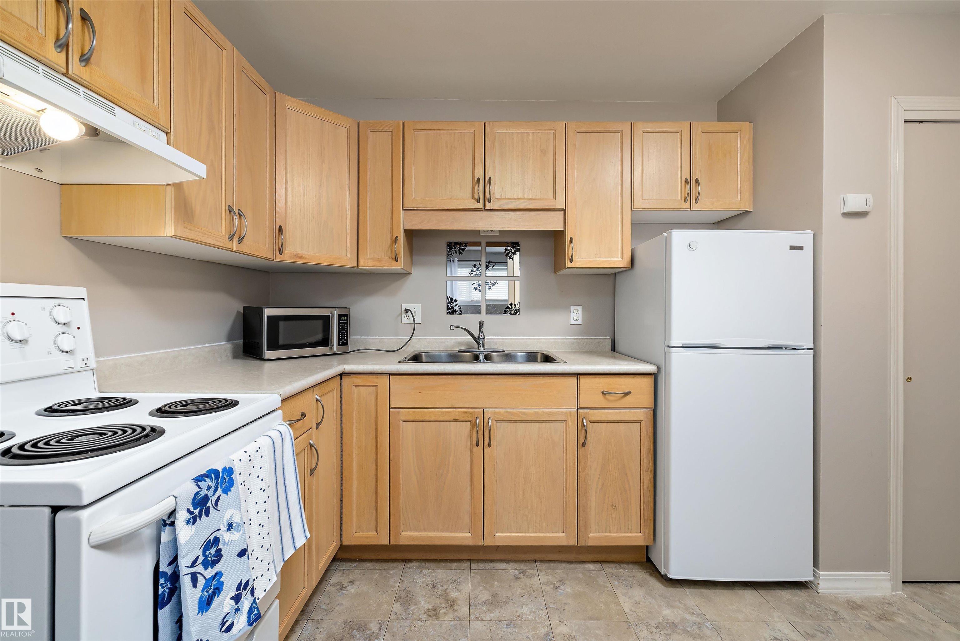 4 - 8803 101 Street NW, Strathcona, Edmonton