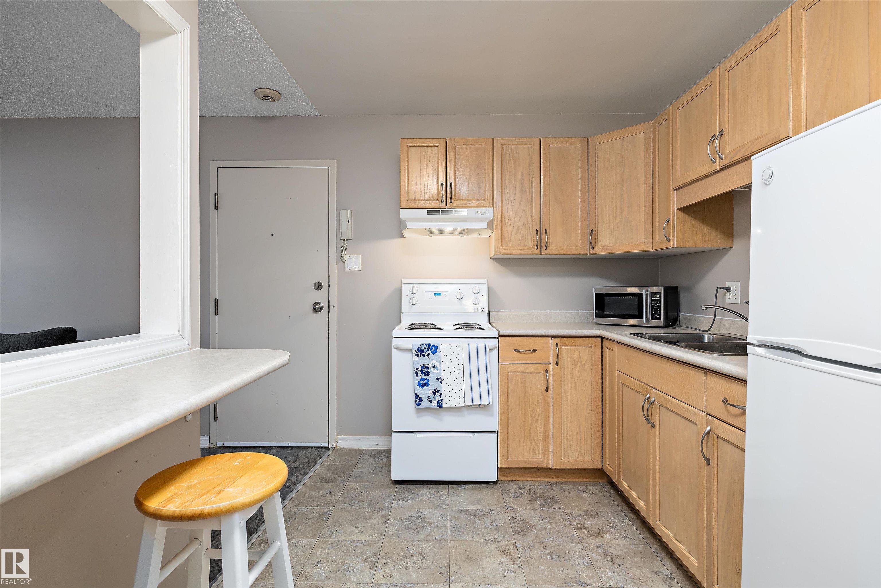 4 - 8803 101 Street NW, Strathcona, Edmonton