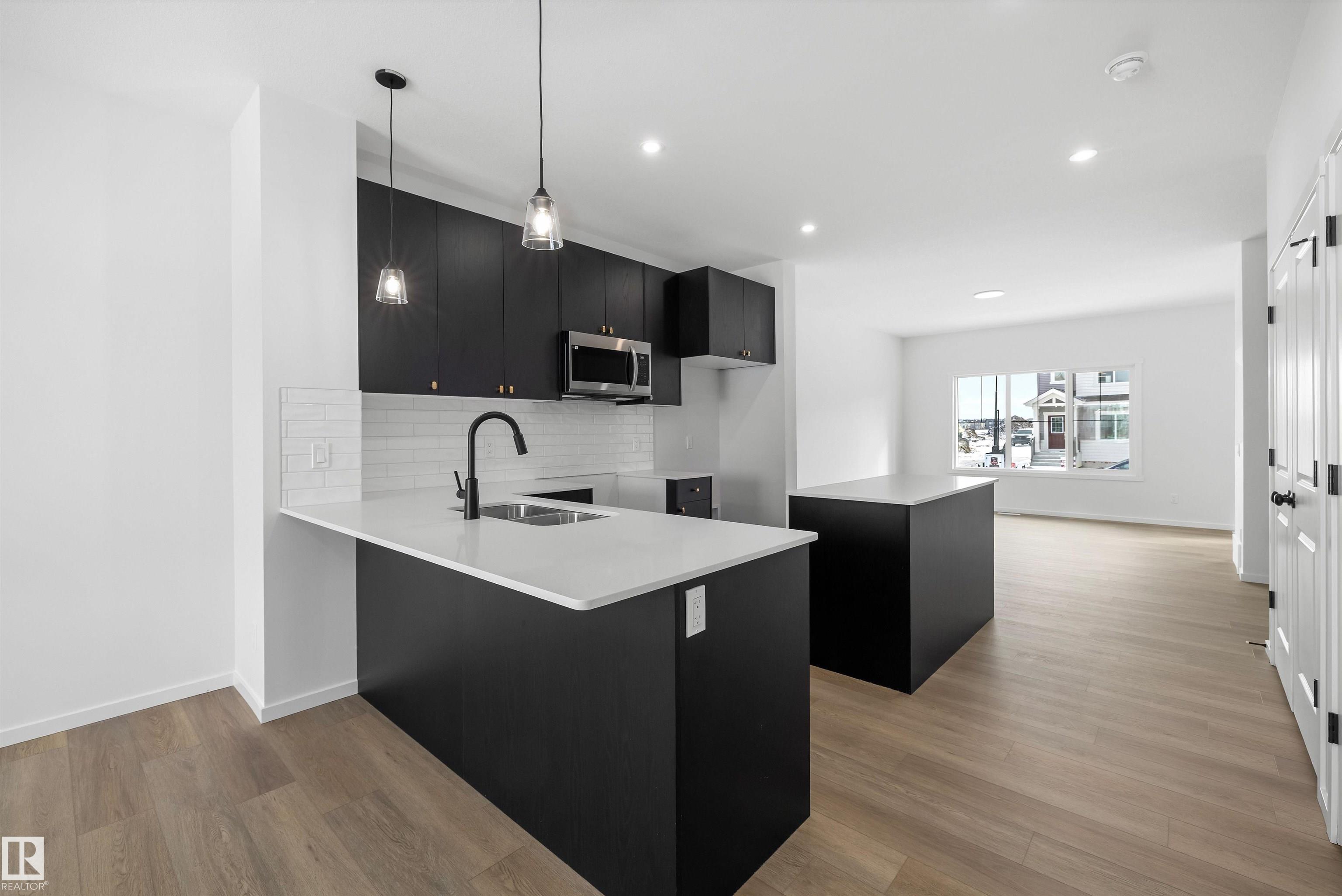 Photo 9 at 276 Chappelle Drive SW, Chappelle Area, Edmonton