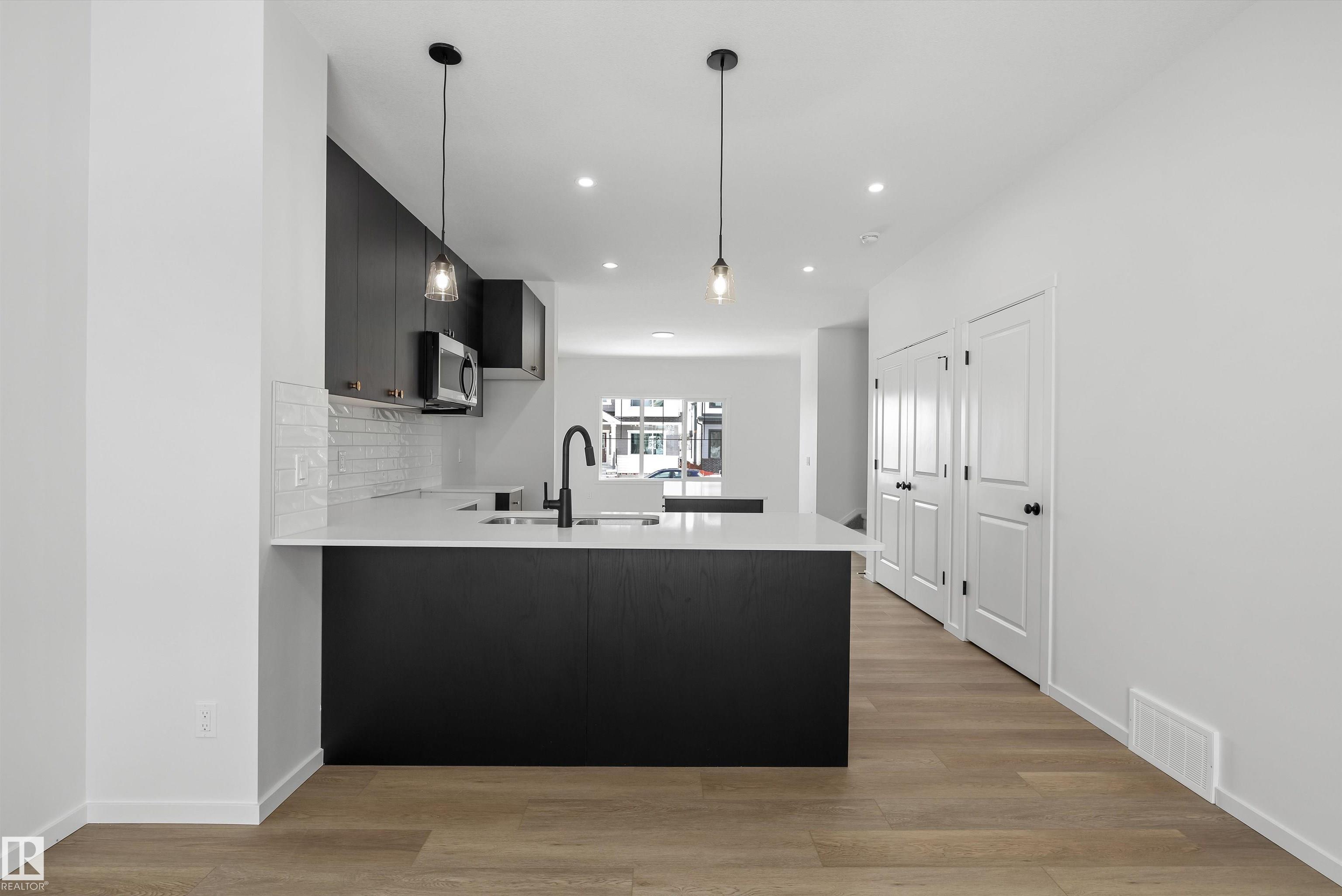 Photo 10 at 276 Chappelle Drive SW, Chappelle Area, Edmonton