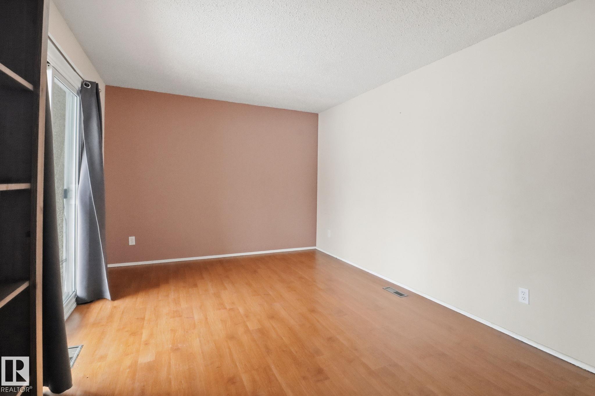 Photo 11 at 8149 27 Avenue NW, Meyonohk, Edmonton