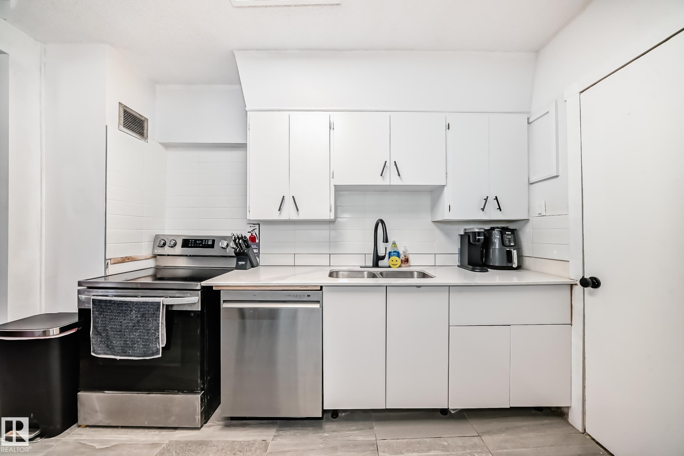 Photo 26 at 11429 89 Street NW, Parkdale, Edmonton