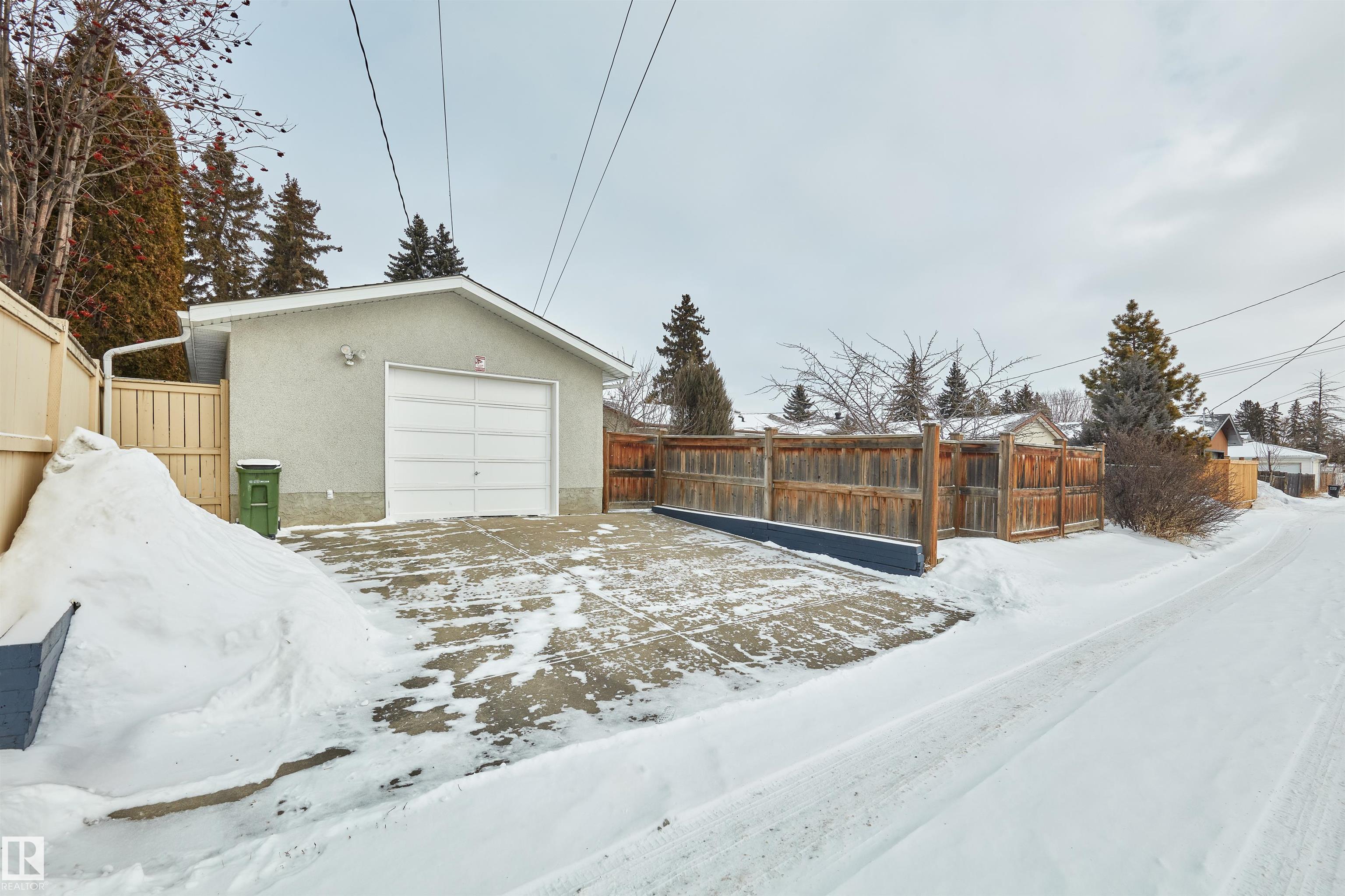 Photo 31 at 10531 52 Avenue NW, Pleasantview, Edmonton