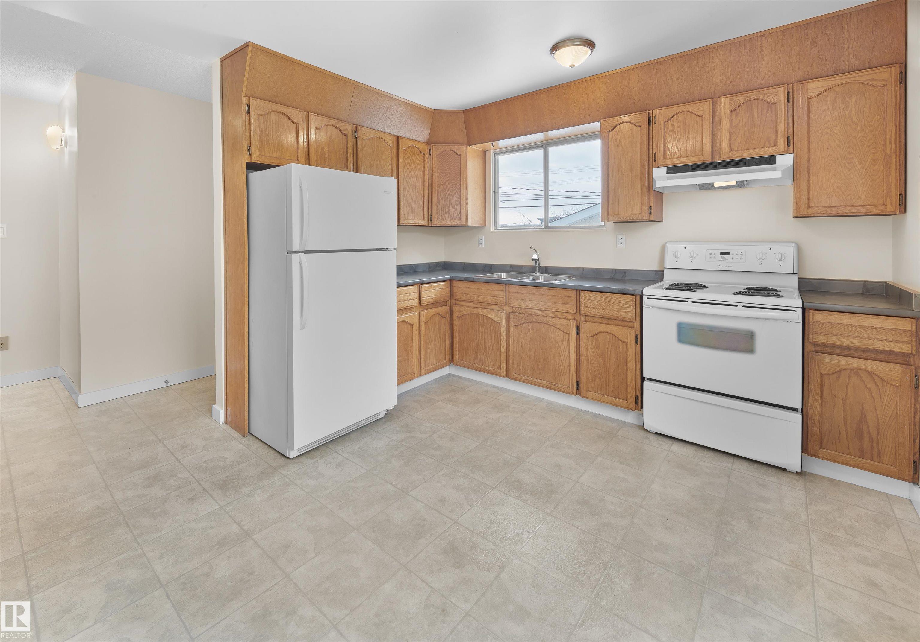 Photo 8 at 10531 52 Avenue NW, Pleasantview, Edmonton