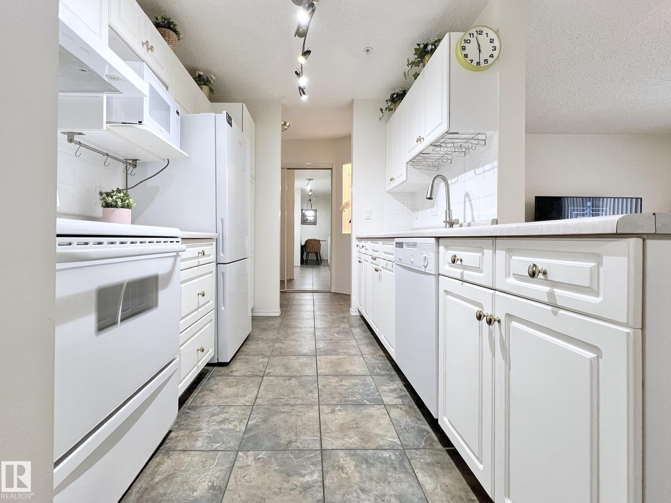 Photo 14 at 110 - 10511 42 Avenue NW, Rideau Park, Edmonton