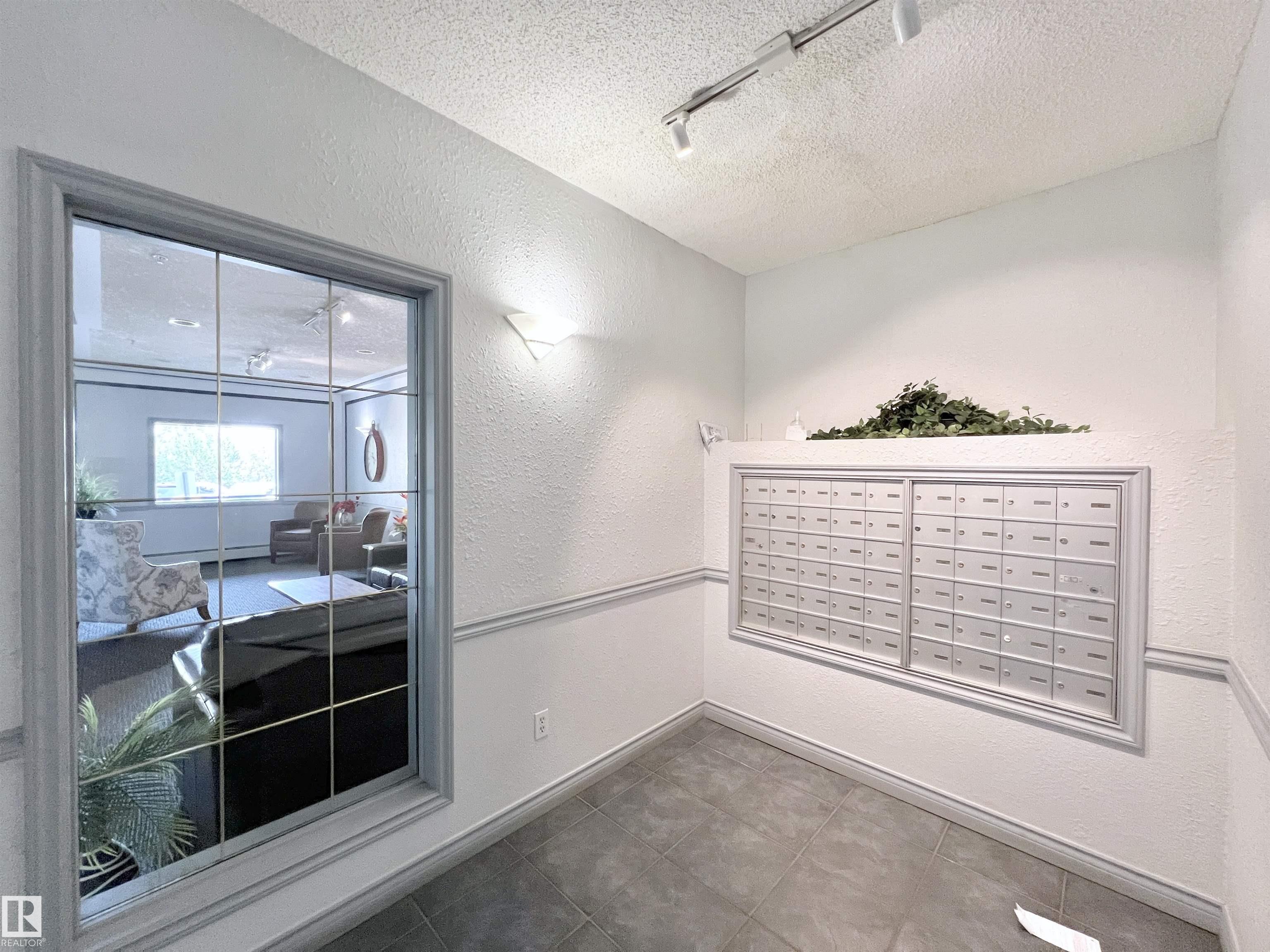 Photo 7 at 110 - 10511 42 Avenue NW, Rideau Park, Edmonton