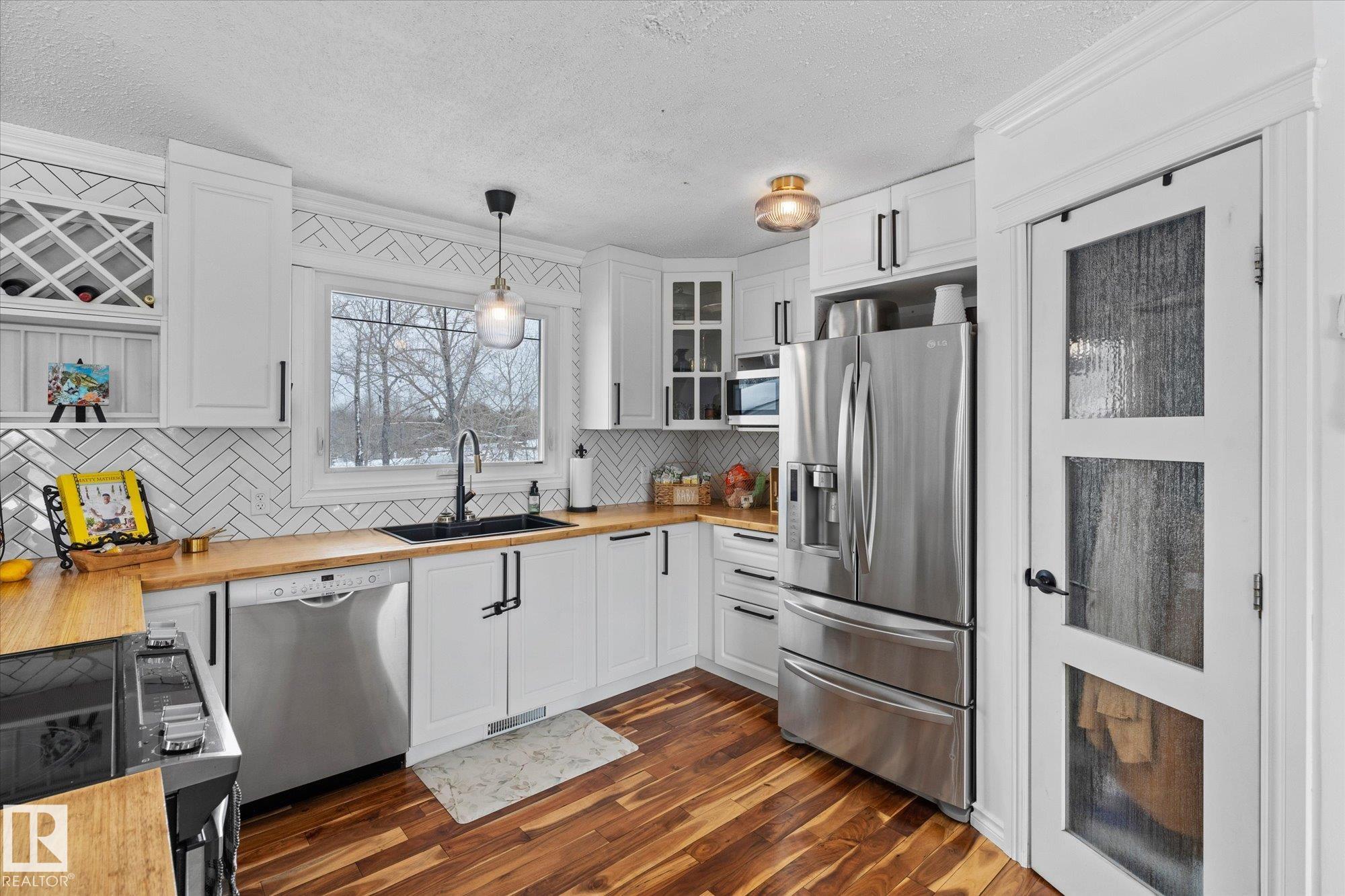 Photo 7 at 1 - 52432 Rge Road 20, Cottage Lake Heights I, Rural Parkland County